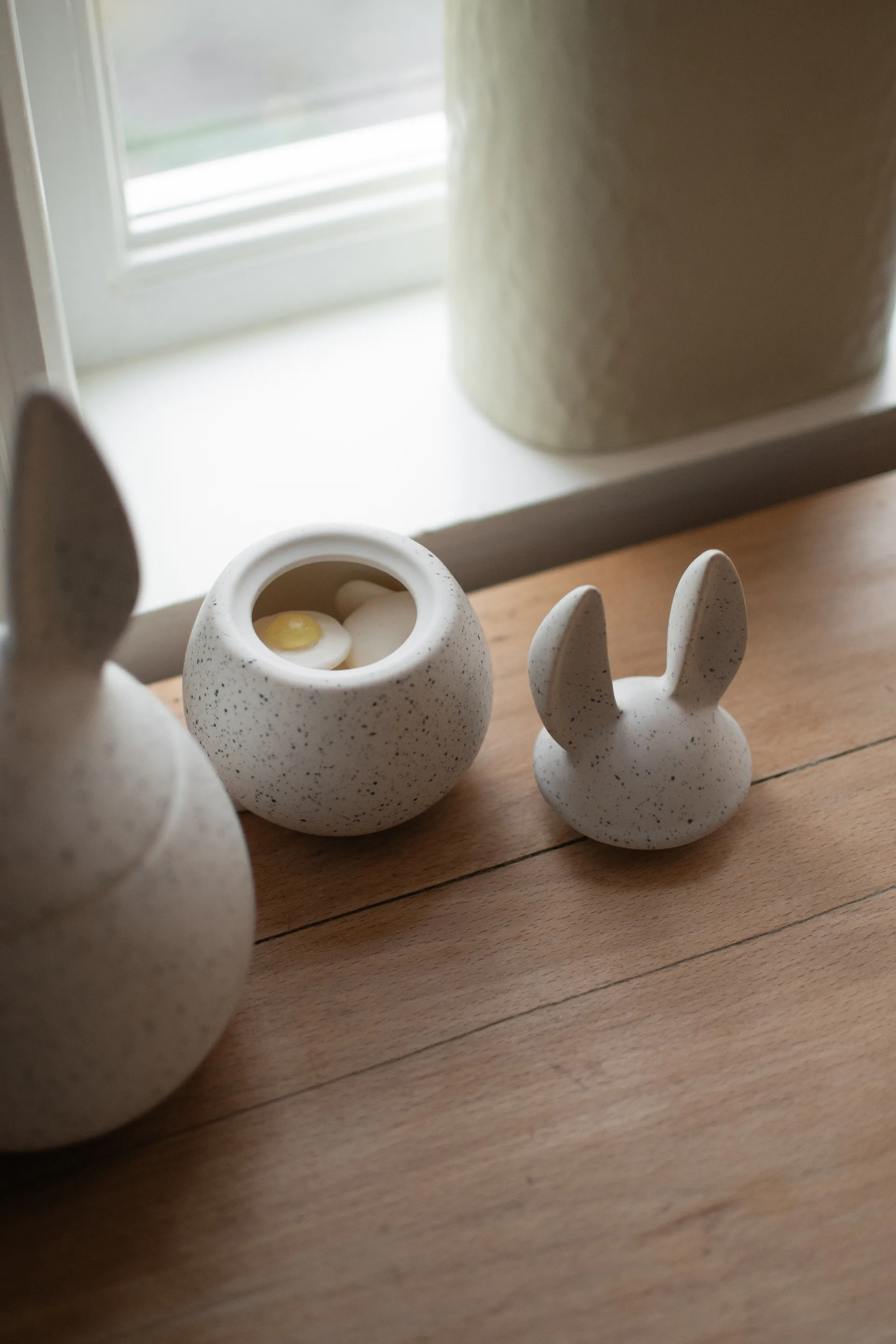 Bol DBKD Eating rabbit Petit, White dot DBKD