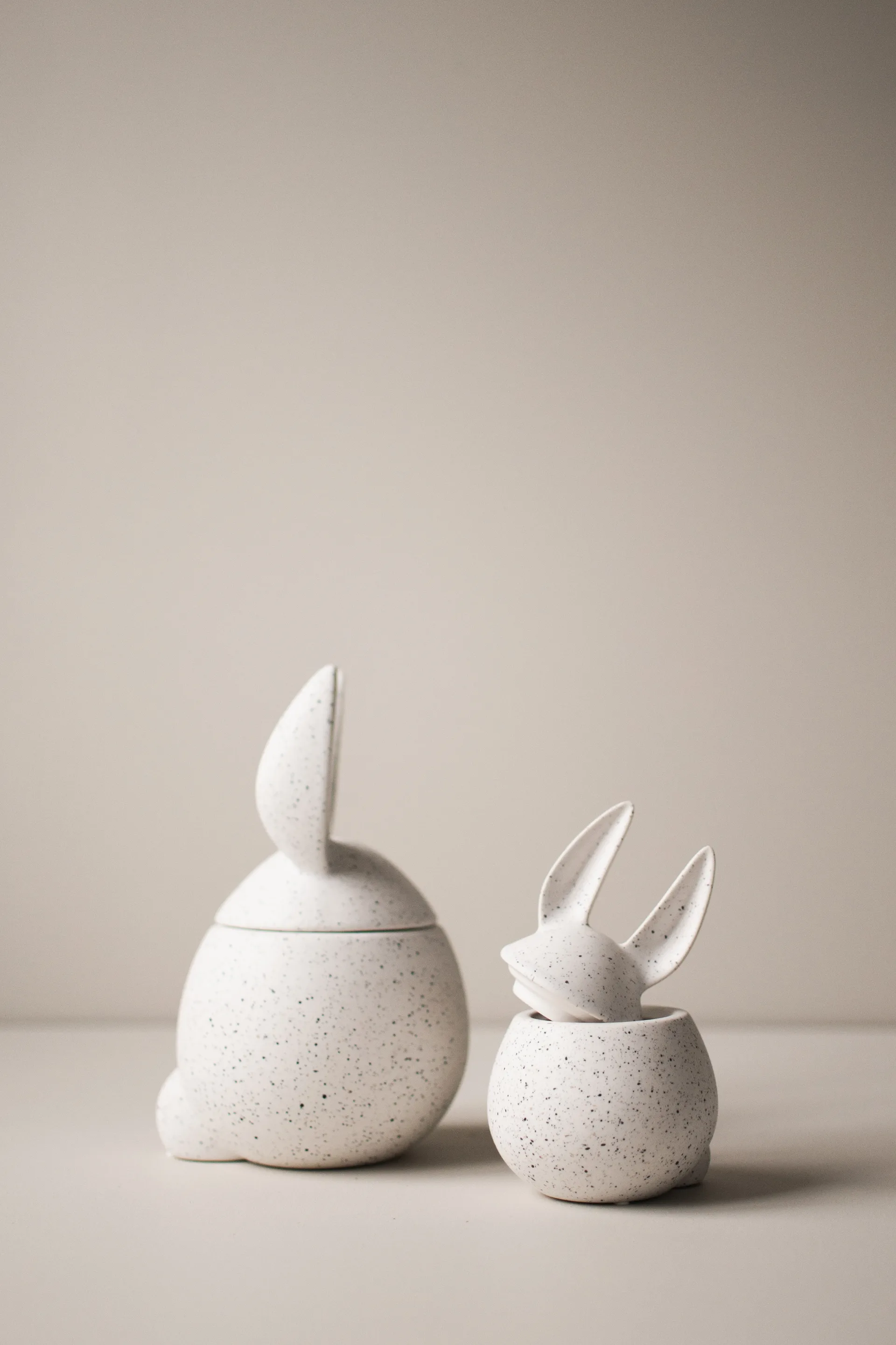 Bol DBKD Eating rabbit Petit, White dot DBKD