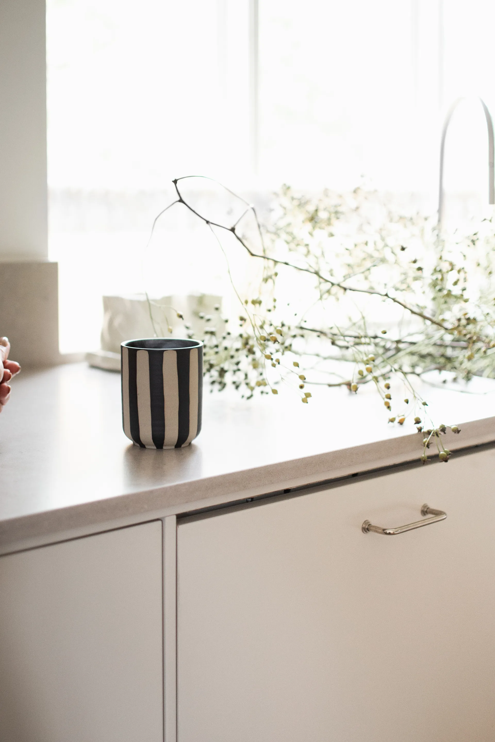 Bougie parfumée Burn 60 h, Stripe black DBKD