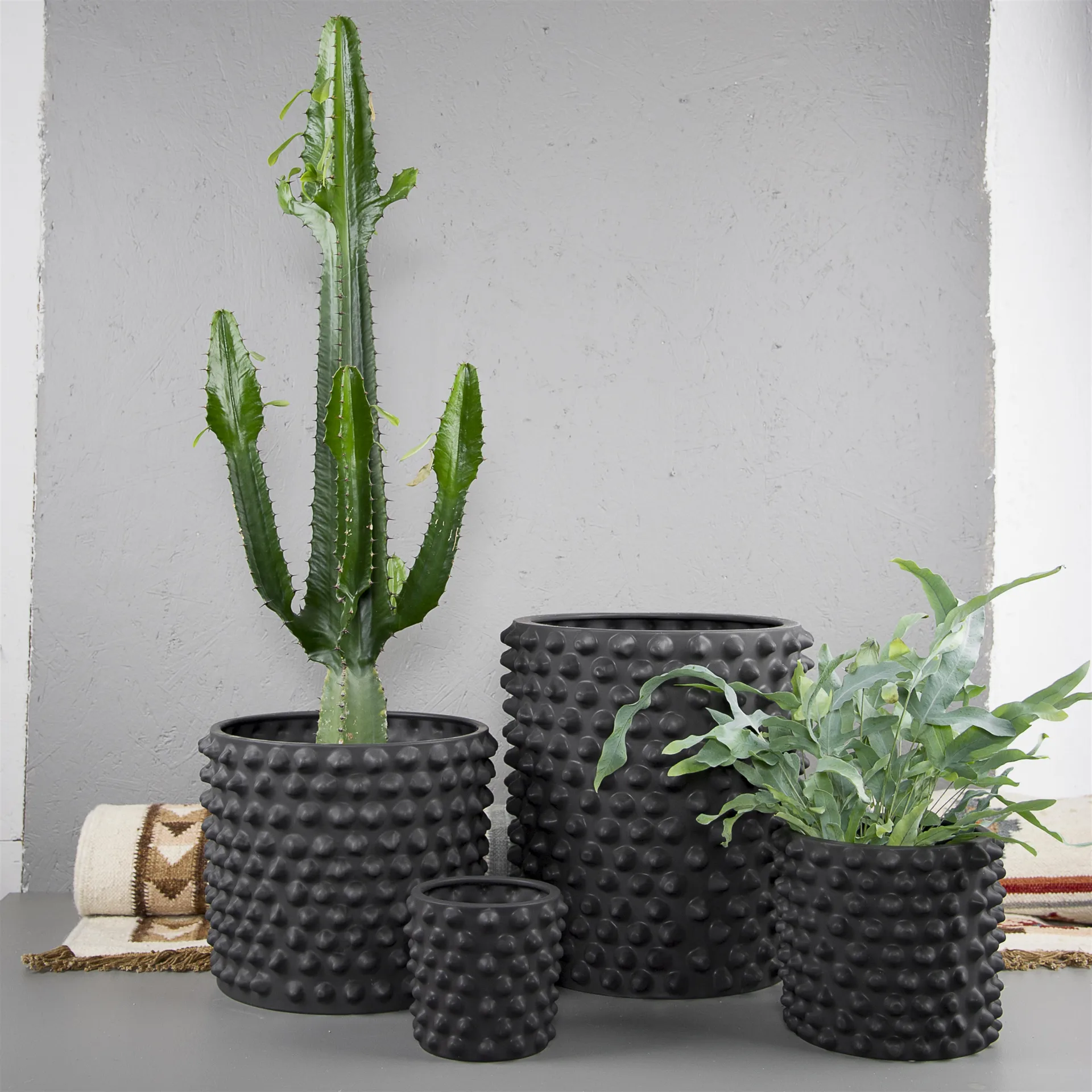 Cache-pot Cloudy gris foncé, petit, Ø 21 cm DBKD