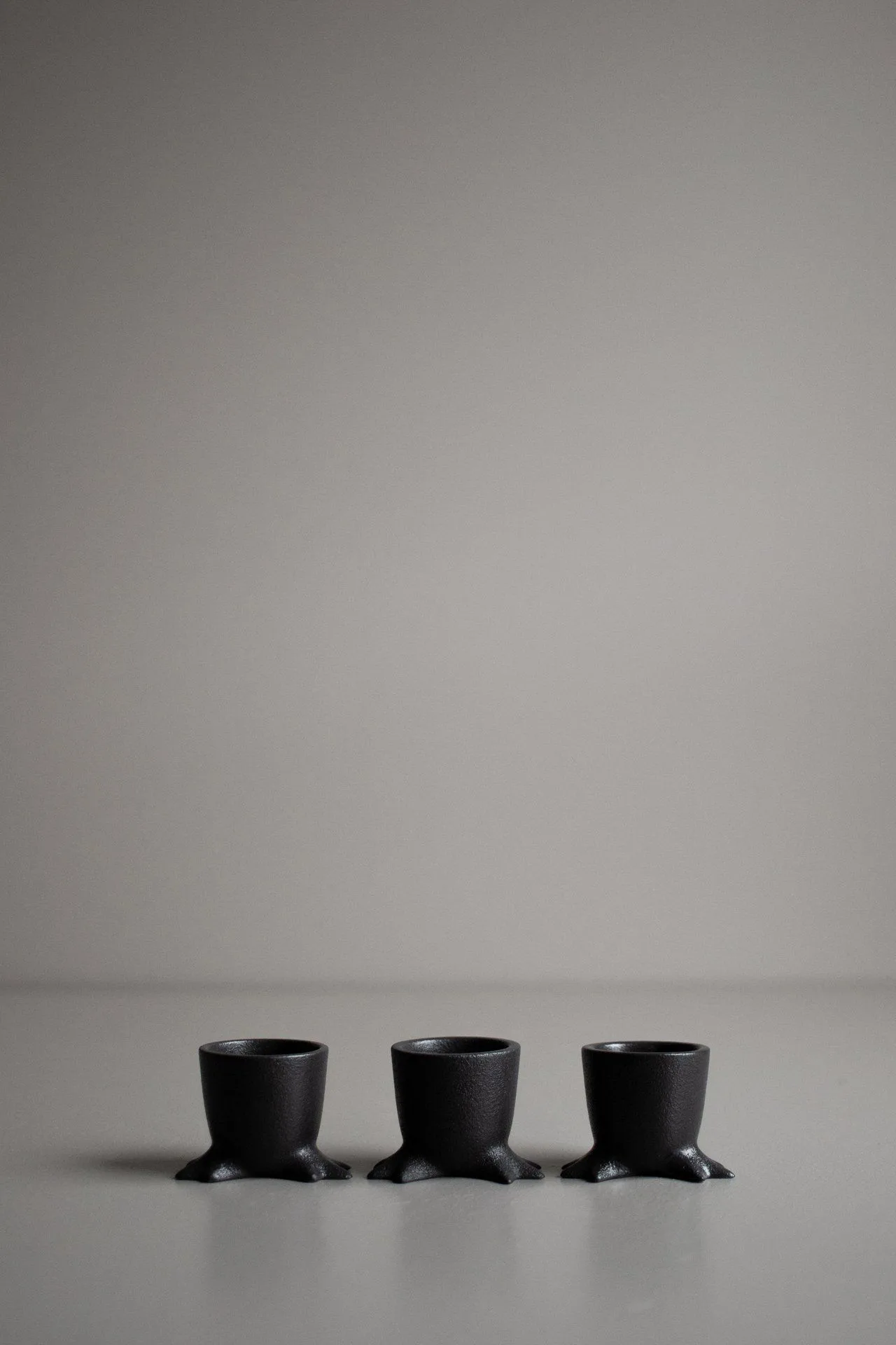 Coquetier Walking Egg, Black DBKD