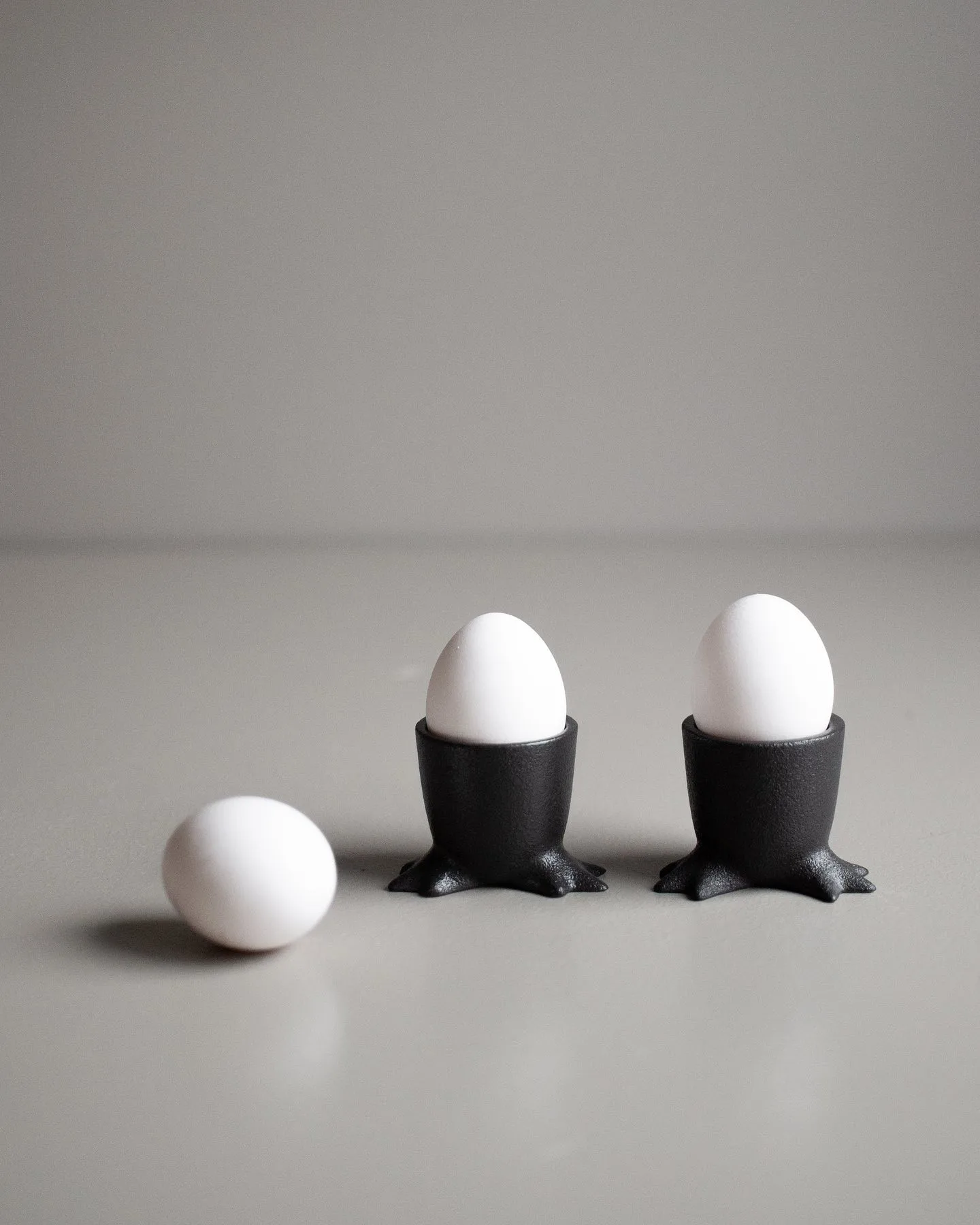Coquetier Walking Egg, Black DBKD