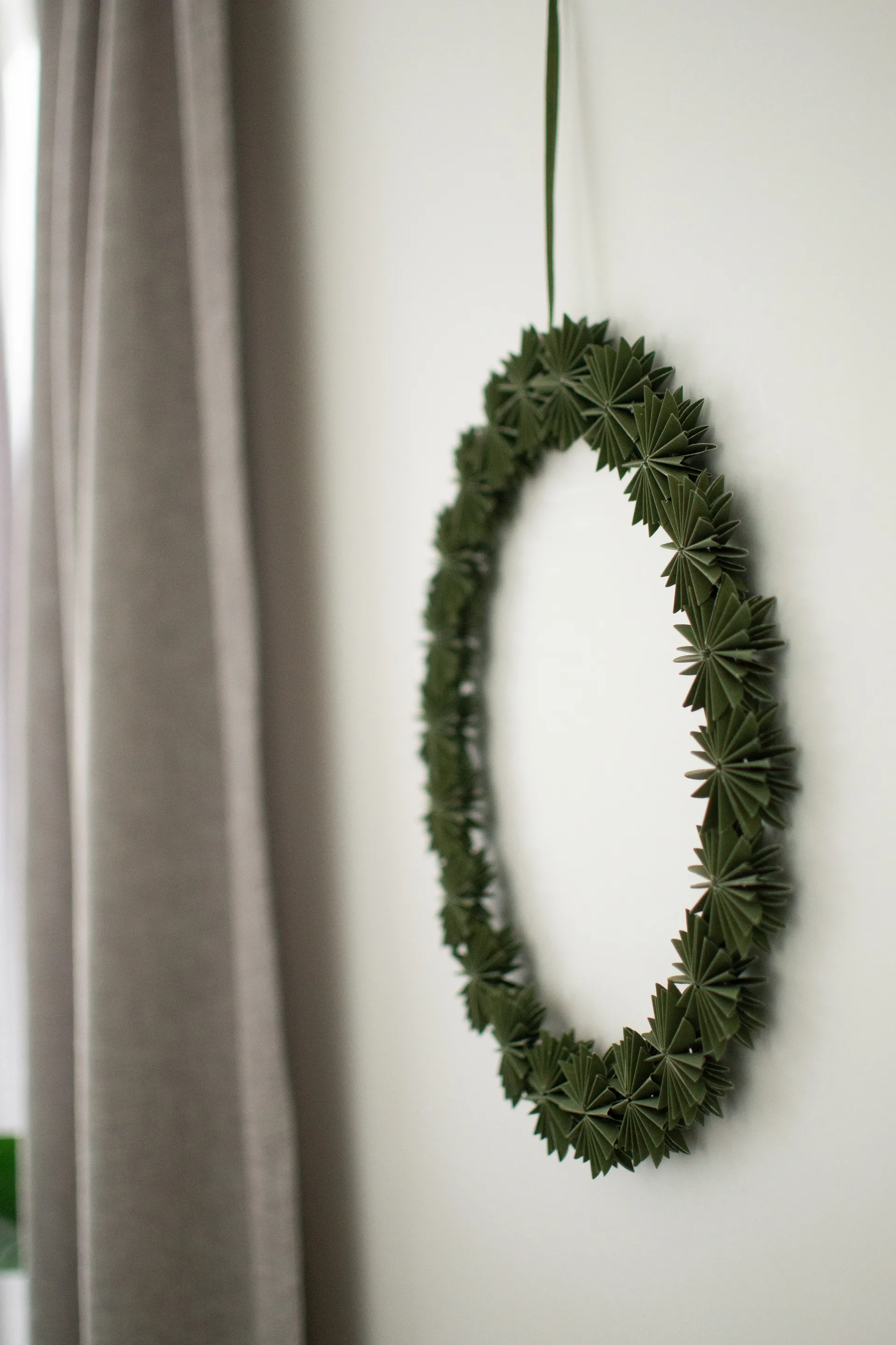 Couronne décorative Paper flake wreath Ø35 cm, Green DBKD