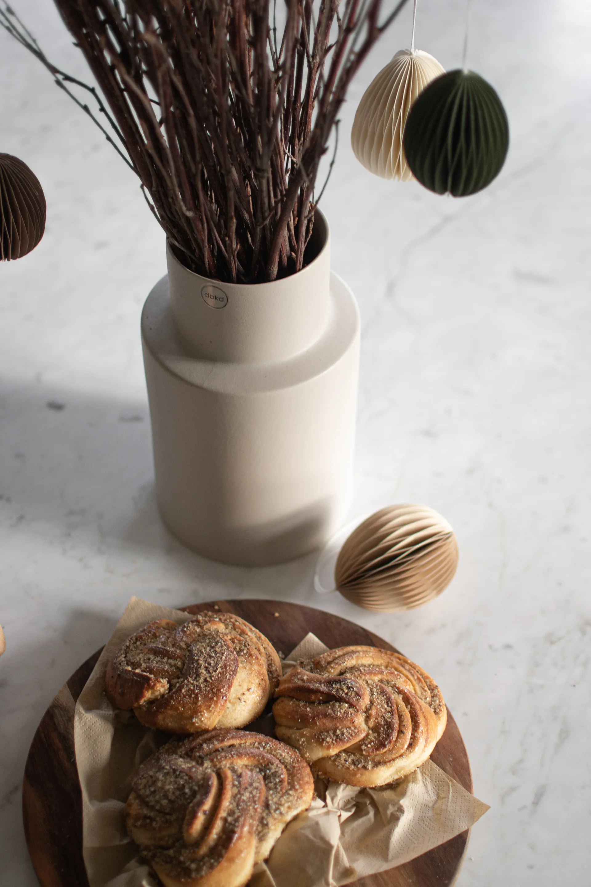 Décoration de Pâques en papier Ovoid 7 cm, White DBKD