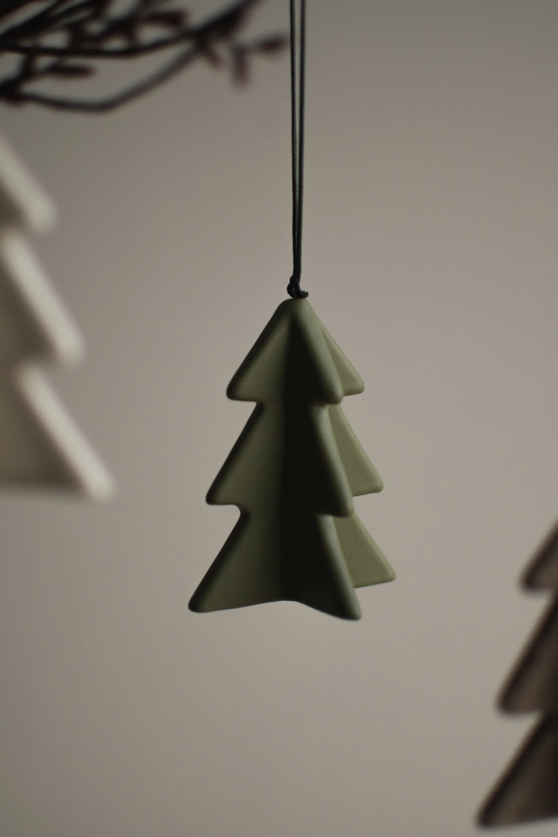 Décoration suspendue Hanging winter tree 7 cm, Green DBKD