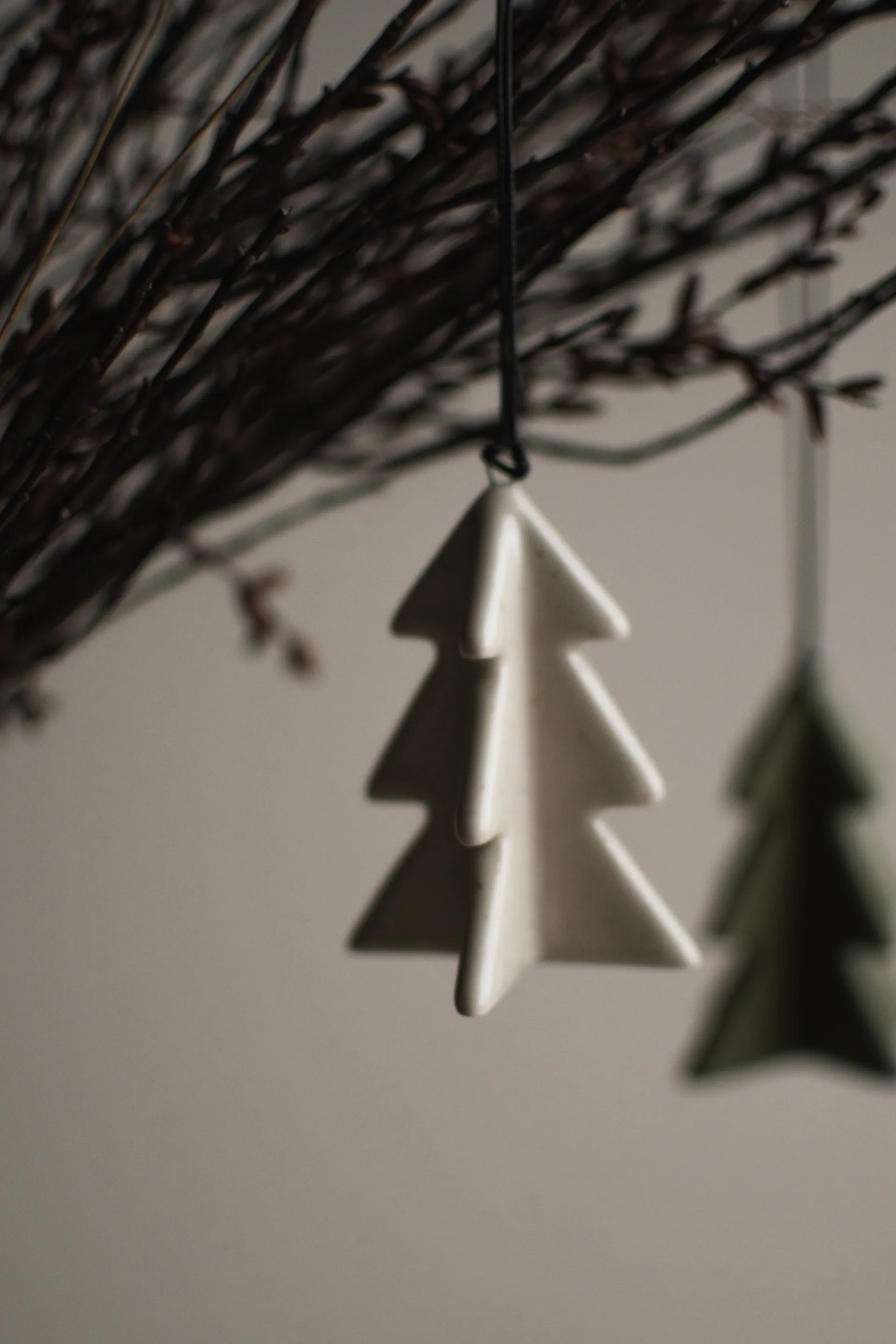 Décoration suspendue Hanging winter tree 7 cm, Vanilla DBKD