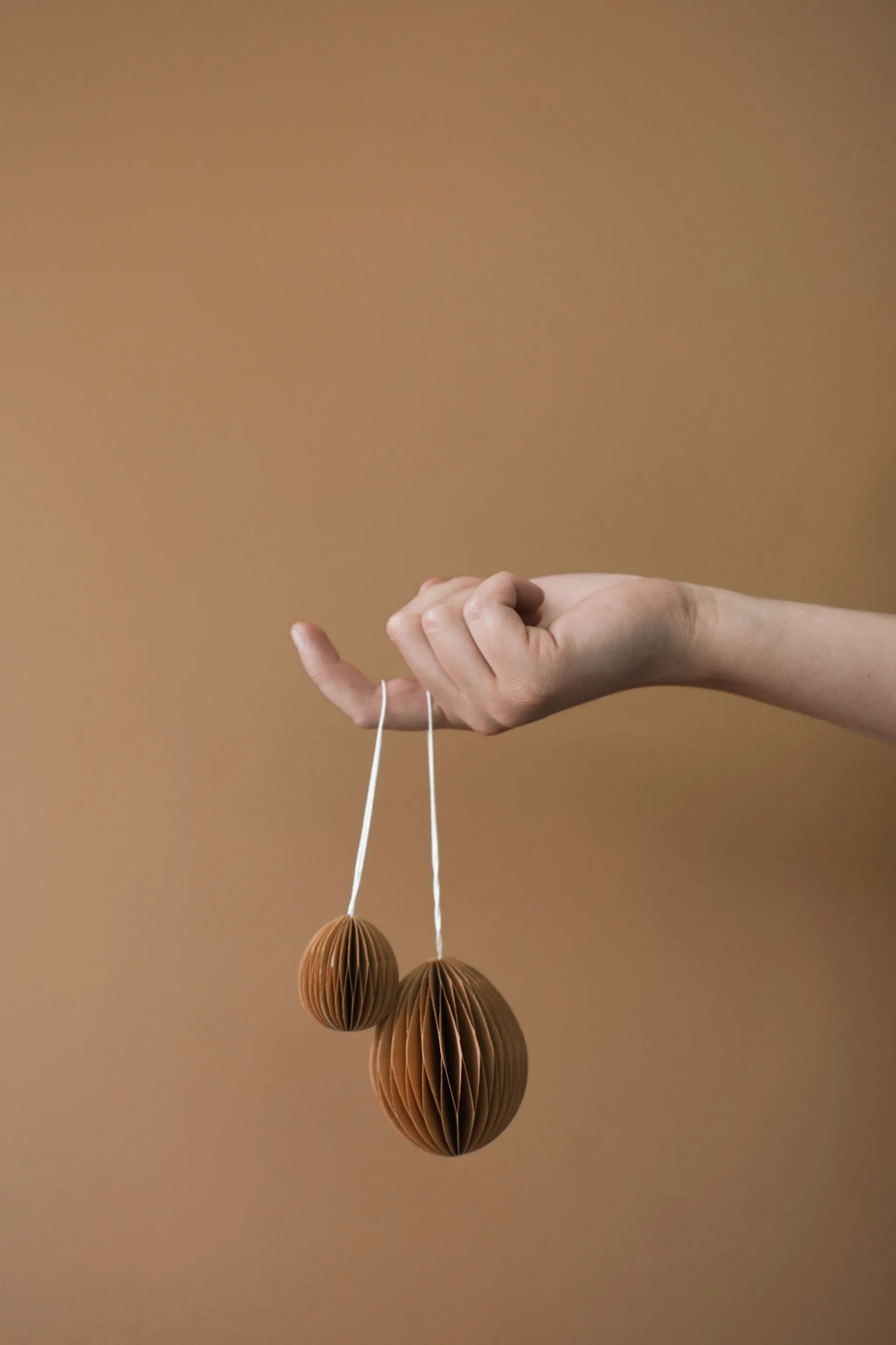 Pendentif de Pâques Ovoid papier small 4 cm, Terracotta DBKD