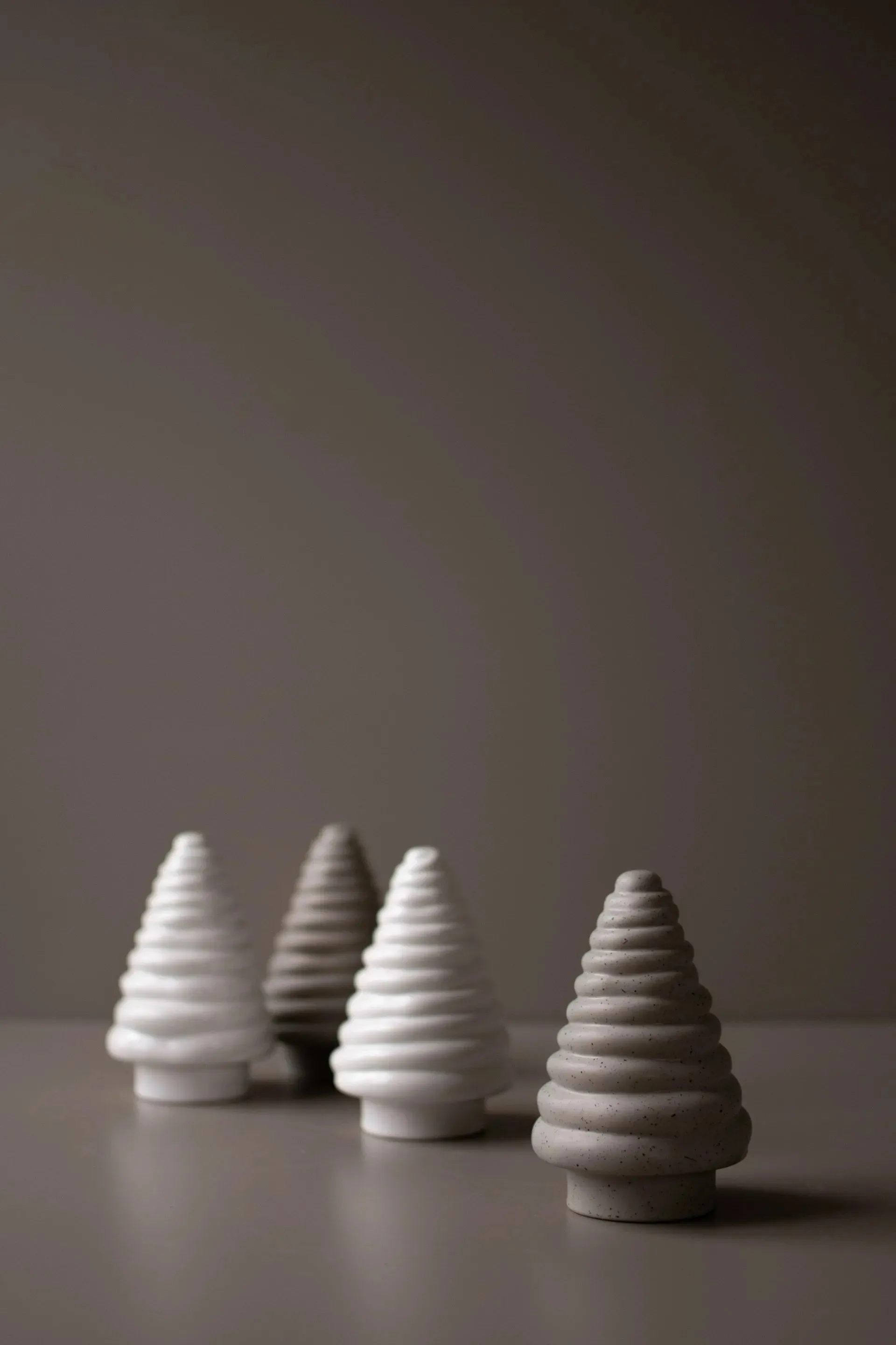 Sapin décoratif Curl tree 13 cm, Shiny white DBKD