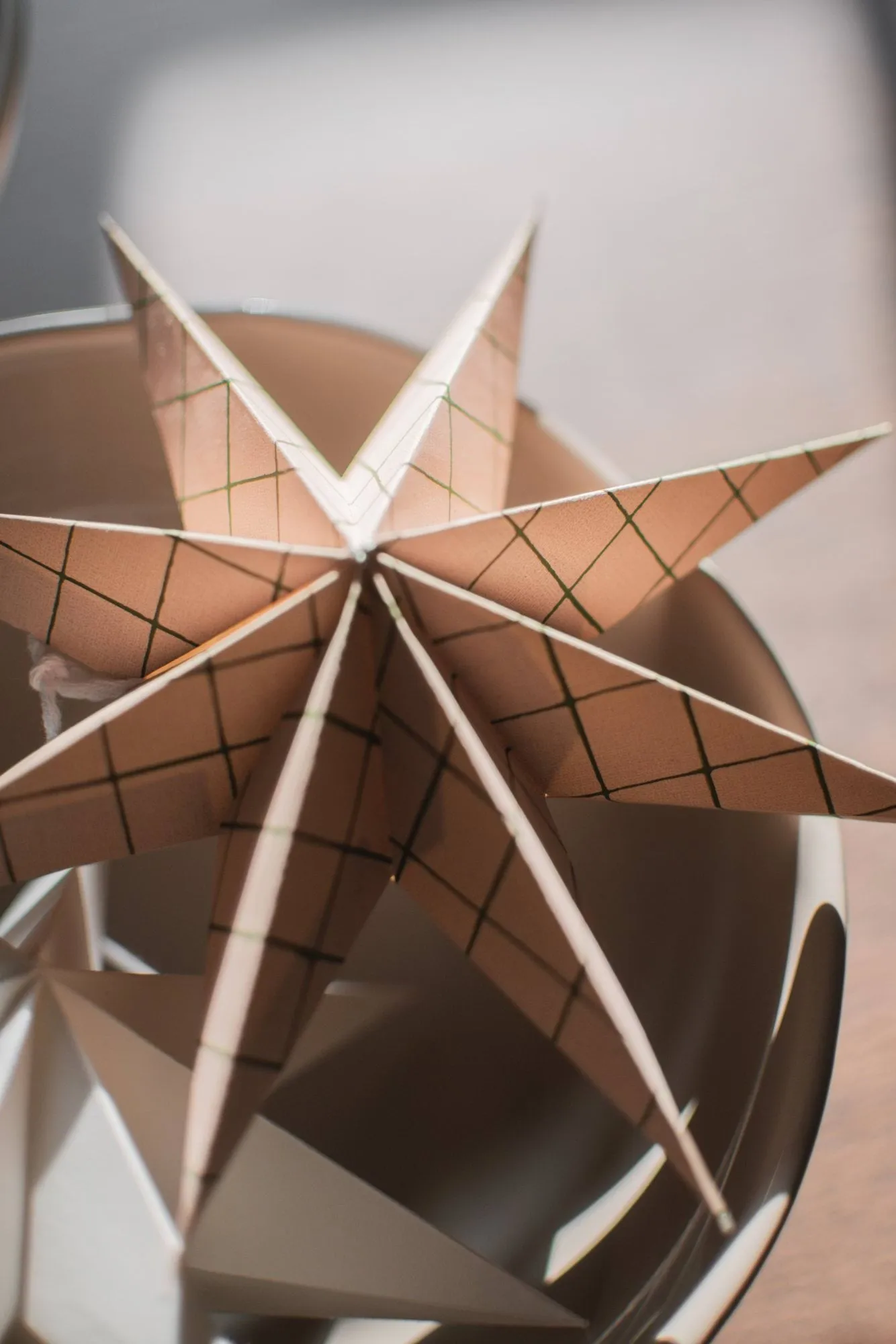 Suspension décorative Paper winter star, Square sand, grand, Ø19 cm DBKD