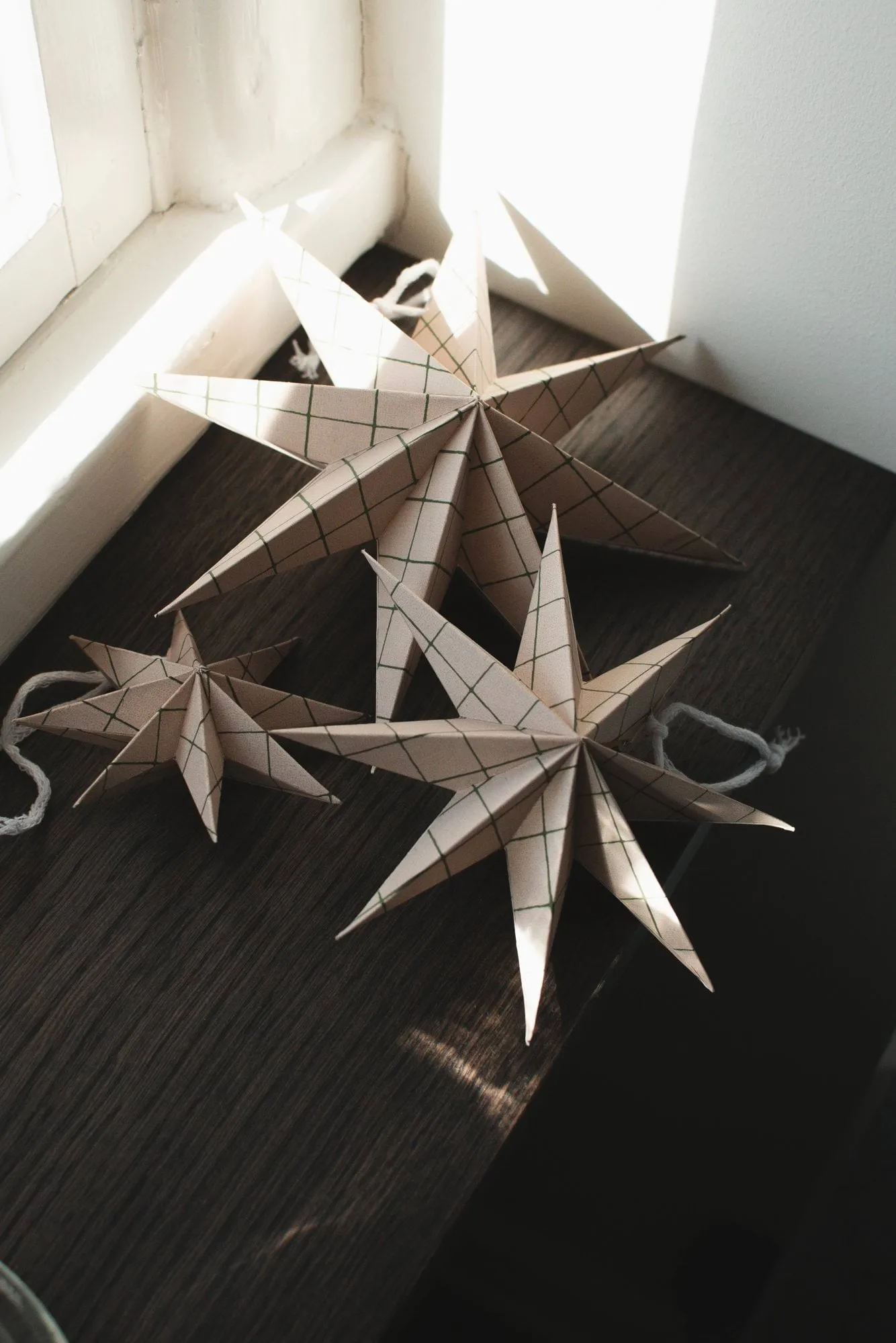 Suspension décorative Paper winter star, Square sand, medium, Ø14 cm DBKD