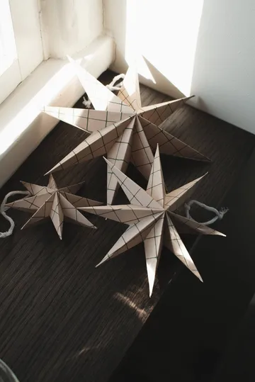 Suspension décorative Paper winter star - Square sand, medium, Ø14 cm - DBKD