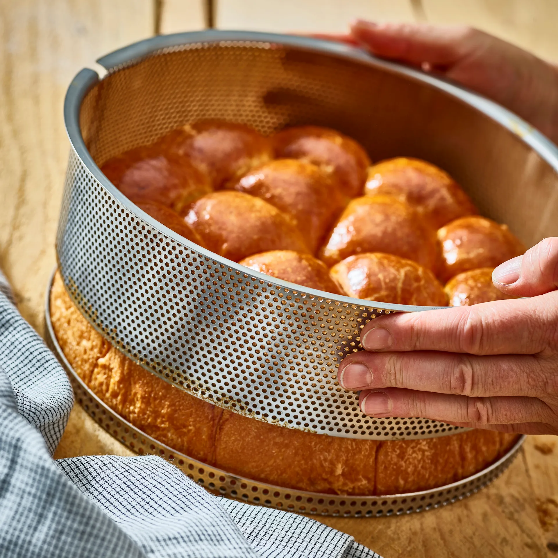 Moule à manquer avec fond amovible, Ø24 cm De Buyer