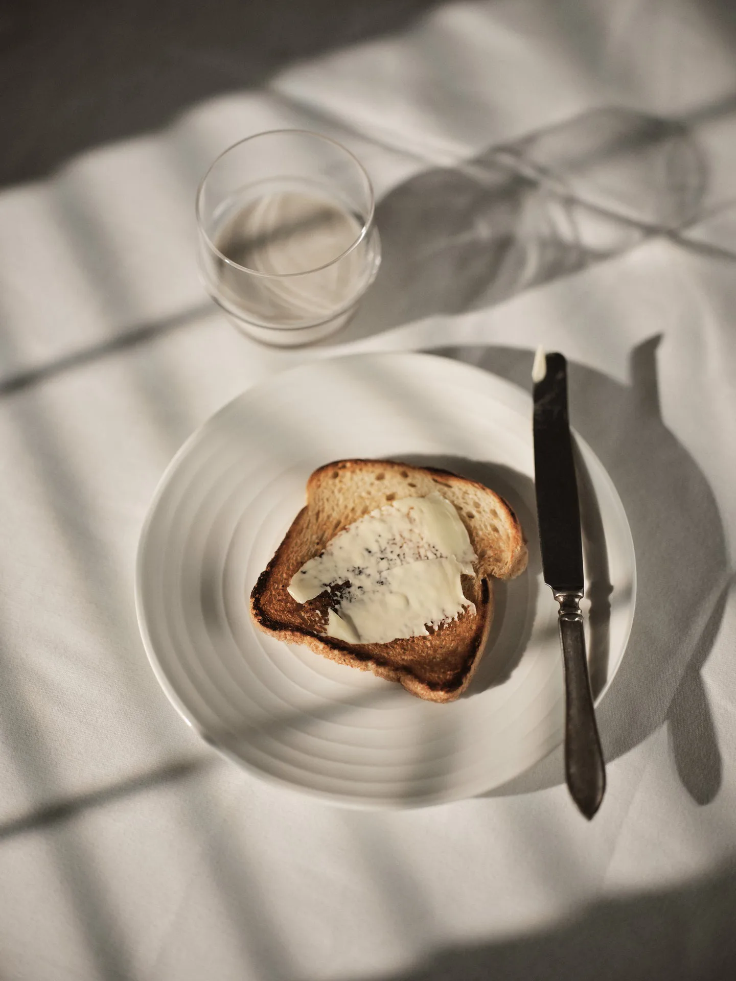 Assiette Blond petite, rayure blanche Design House Stockholm