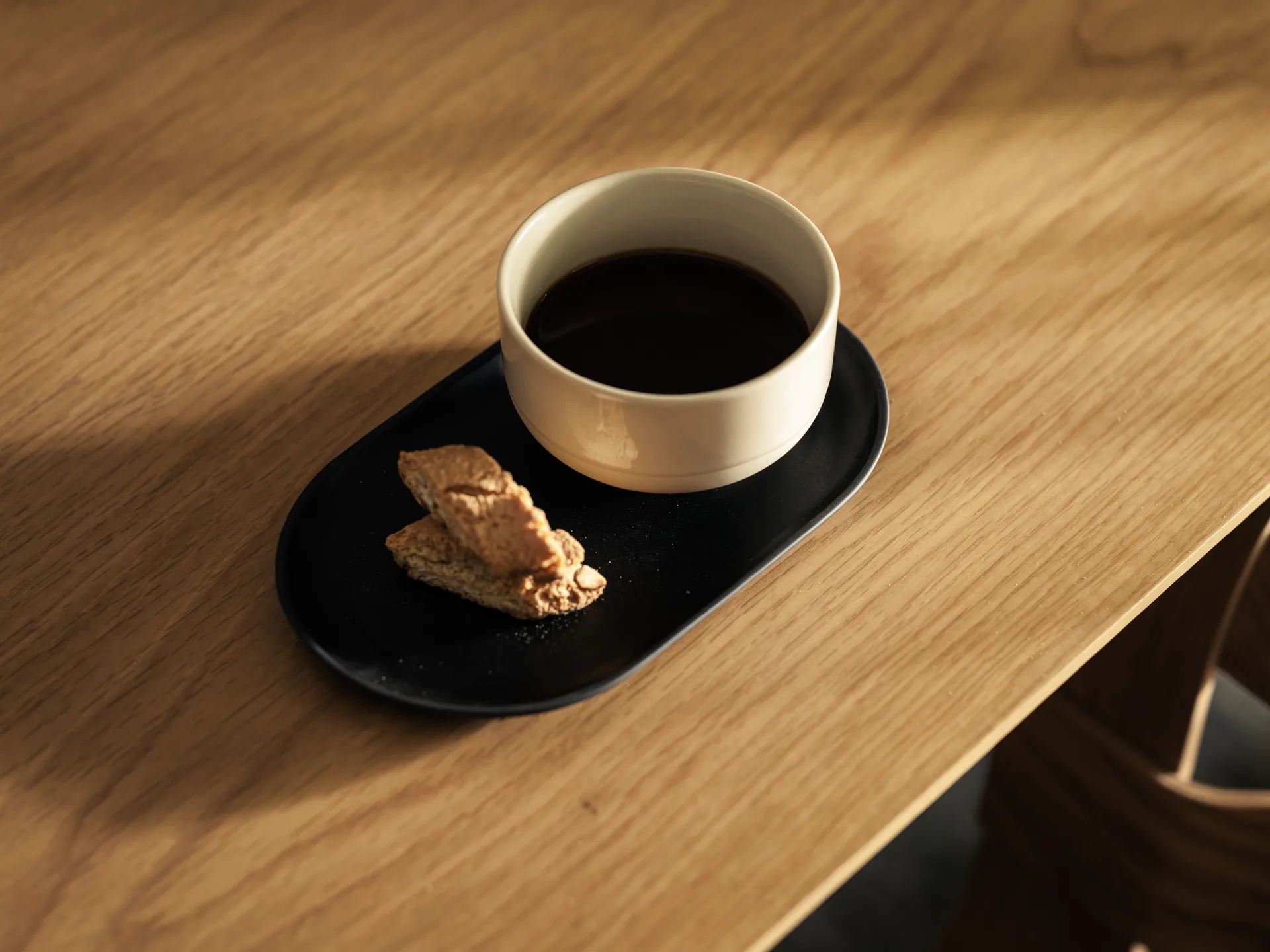 Assiette ovale Sand 12,5x20 cm, Black clay Design House Stockholm