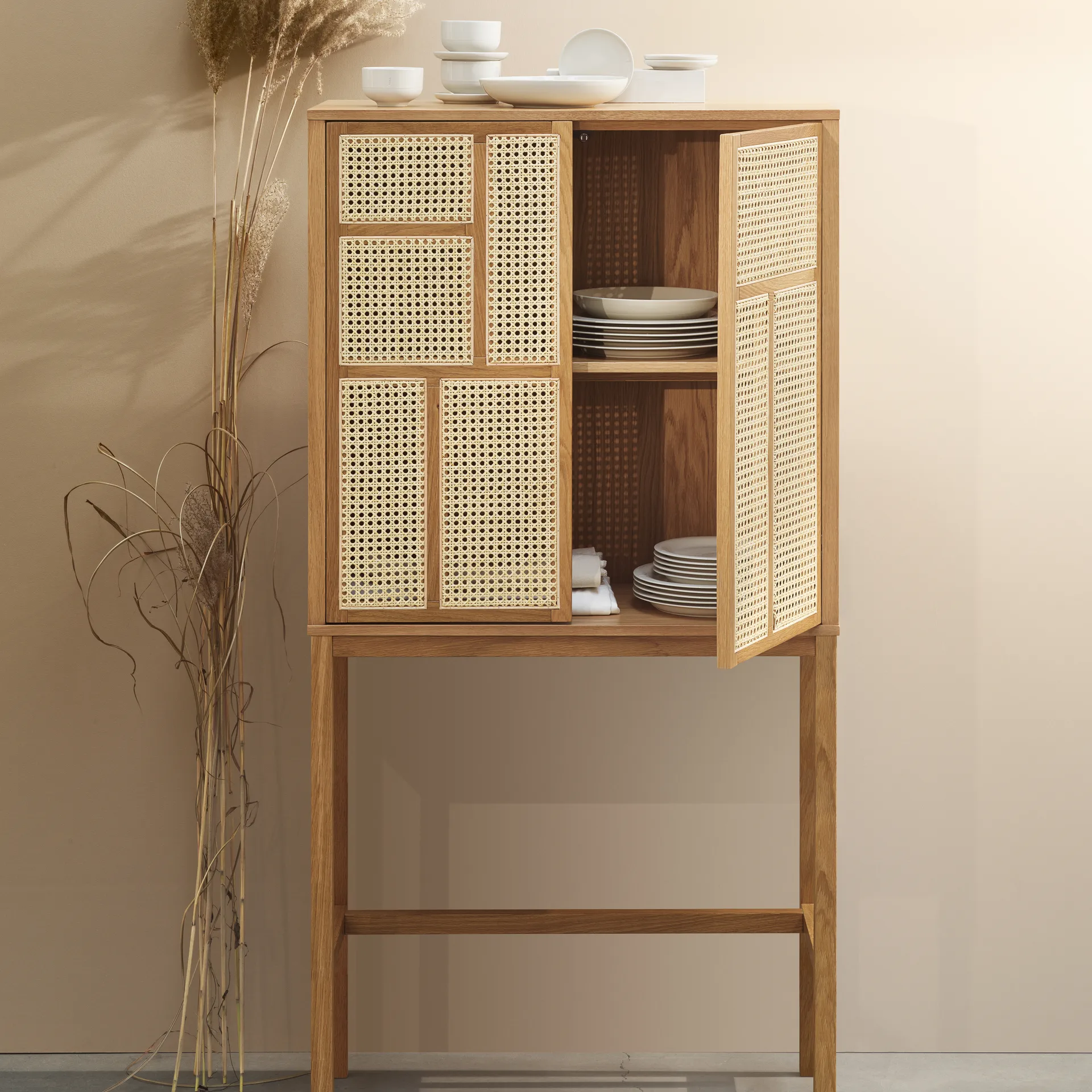 Cabinet vitré Air, chêne, rotin Design House Stockholm
