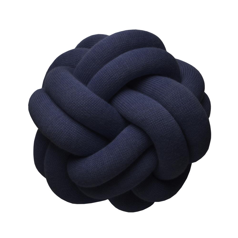 Design House Stockholm Coussin Knot bleu marine | Design Scandinave | Coussins | Bleu