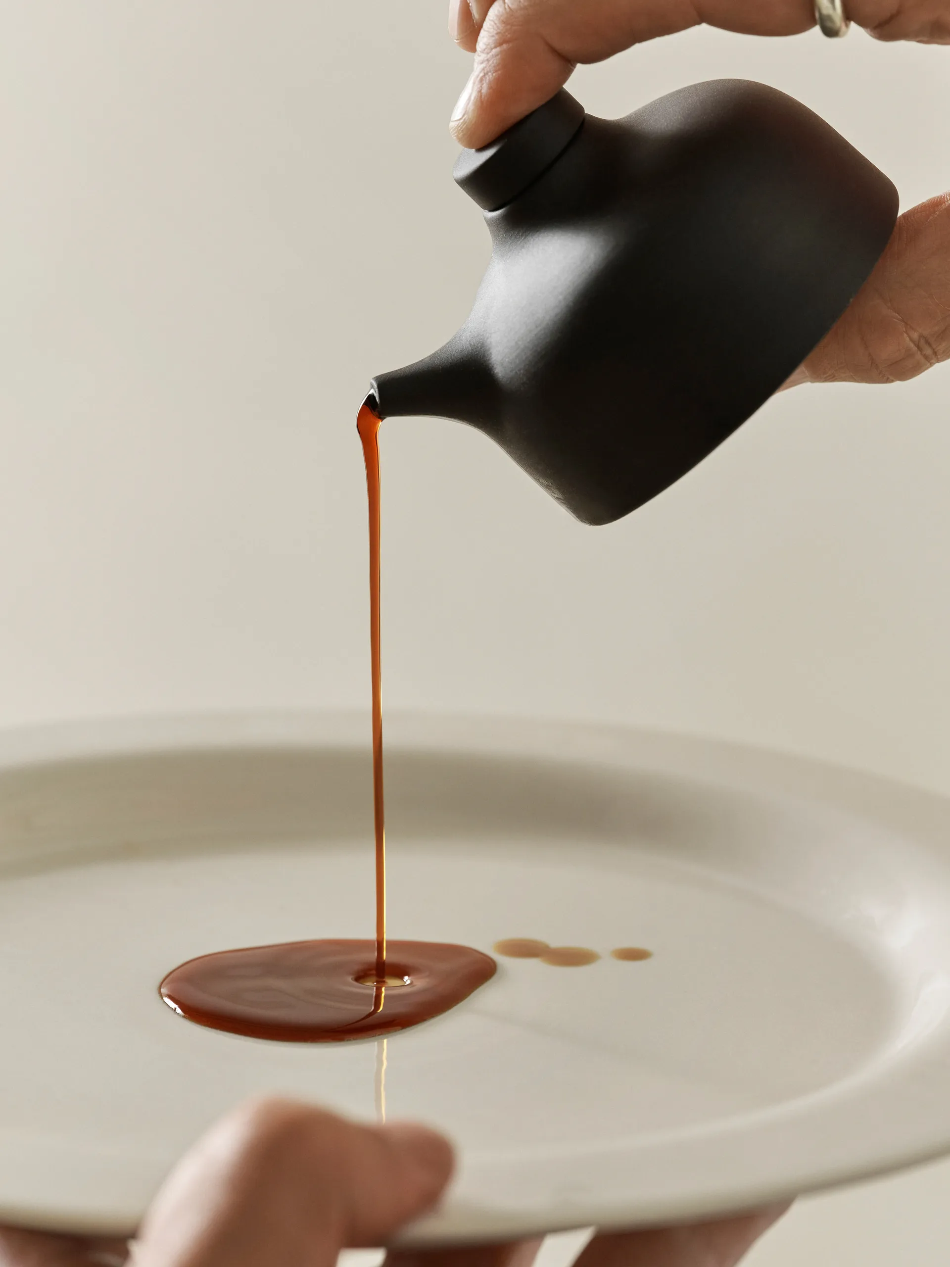 Pichet à soja Sand 12 cl, Black clay Design House Stockholm