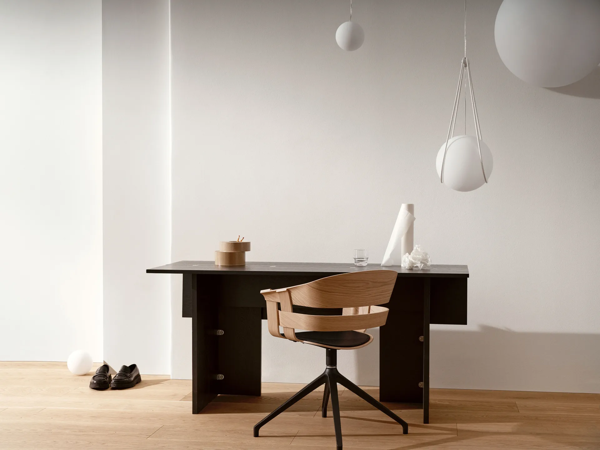 Support noir Kosmos, petit Design House Stockholm