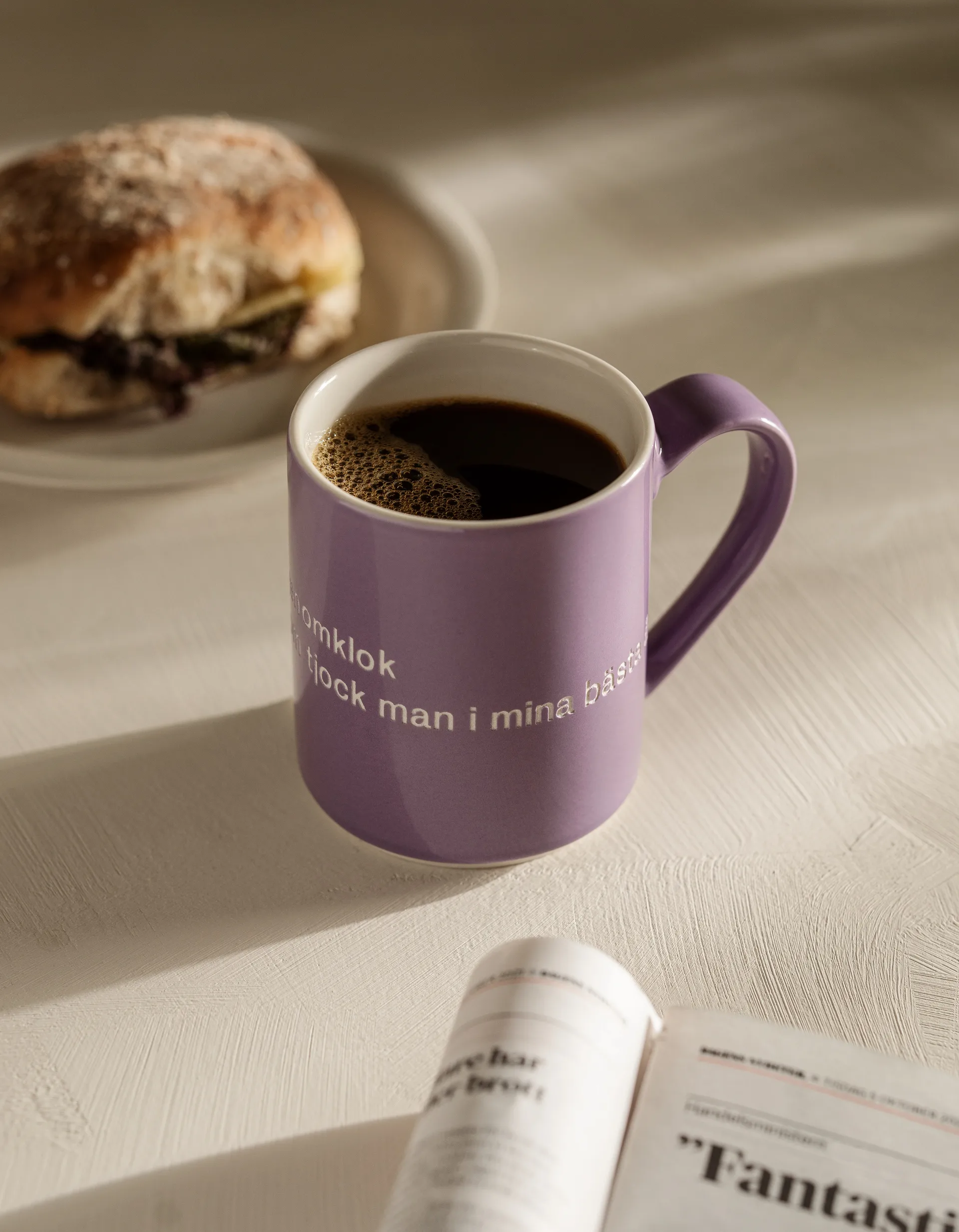Tasse Astrid Lindgren, jag är en vacker…, mauve-suédois Design House Stockholm