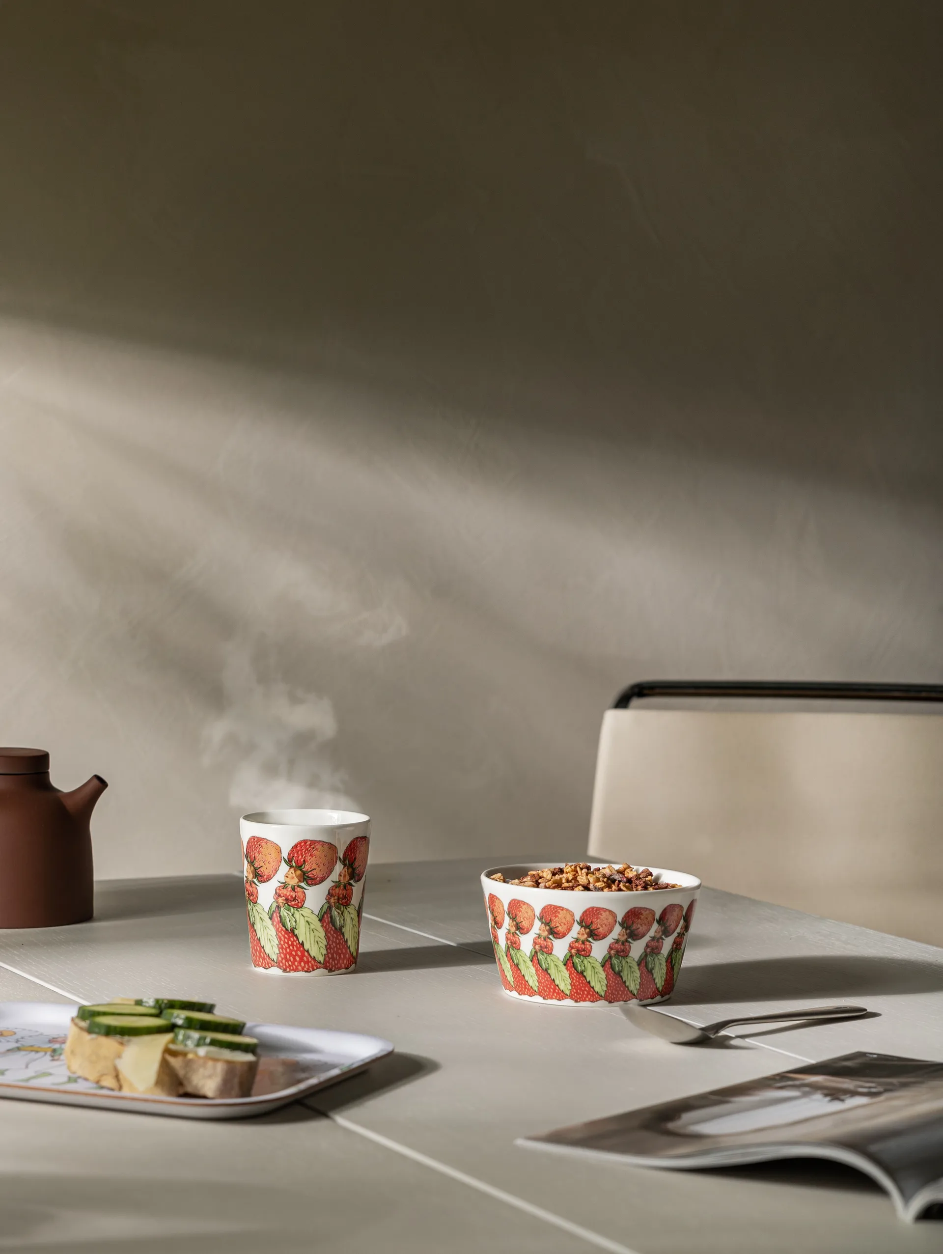 Tasse Familjen Jordgubbe, 28 cl Design House Stockholm