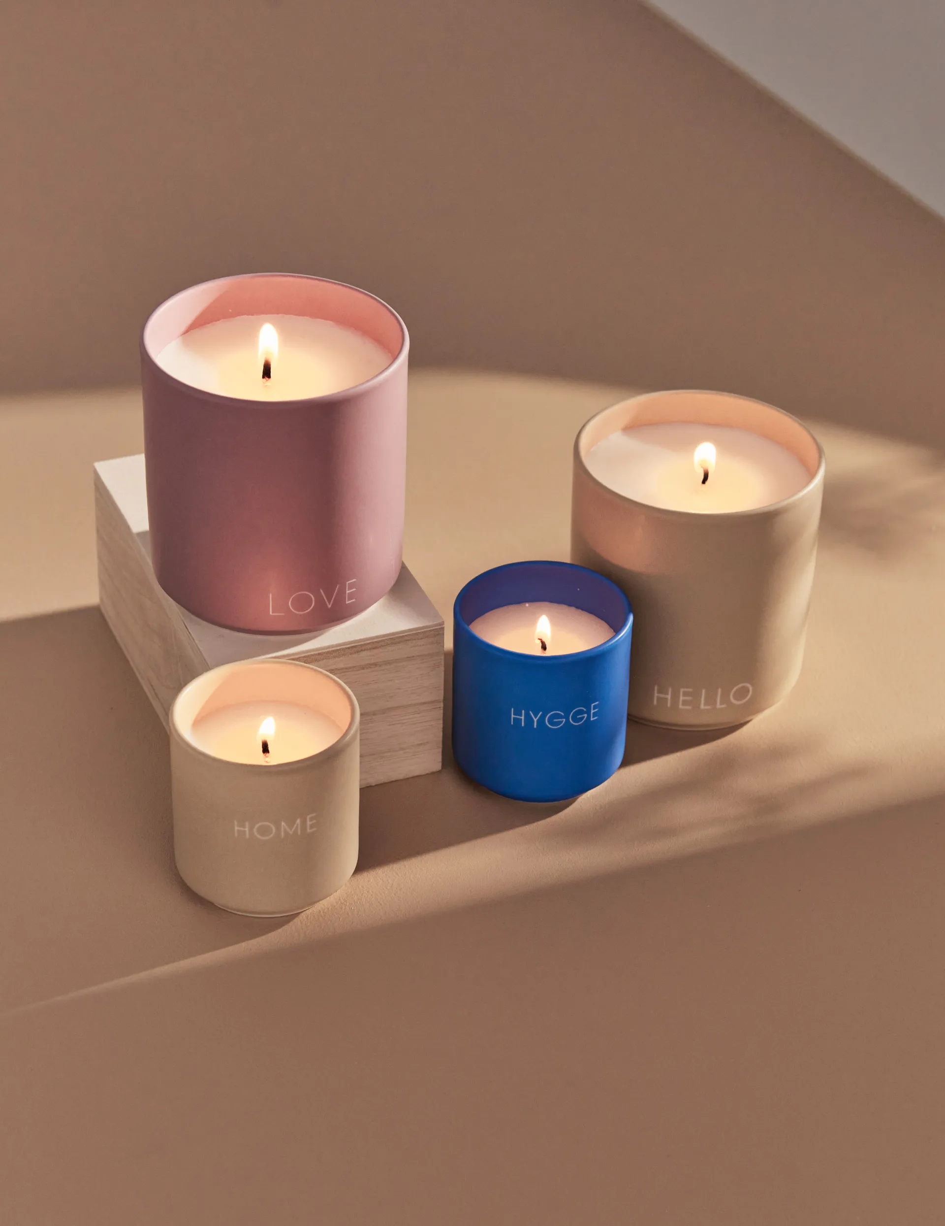 Bougie parfumée Design Letters Ø5,5 cm, Home-beige Design Letters