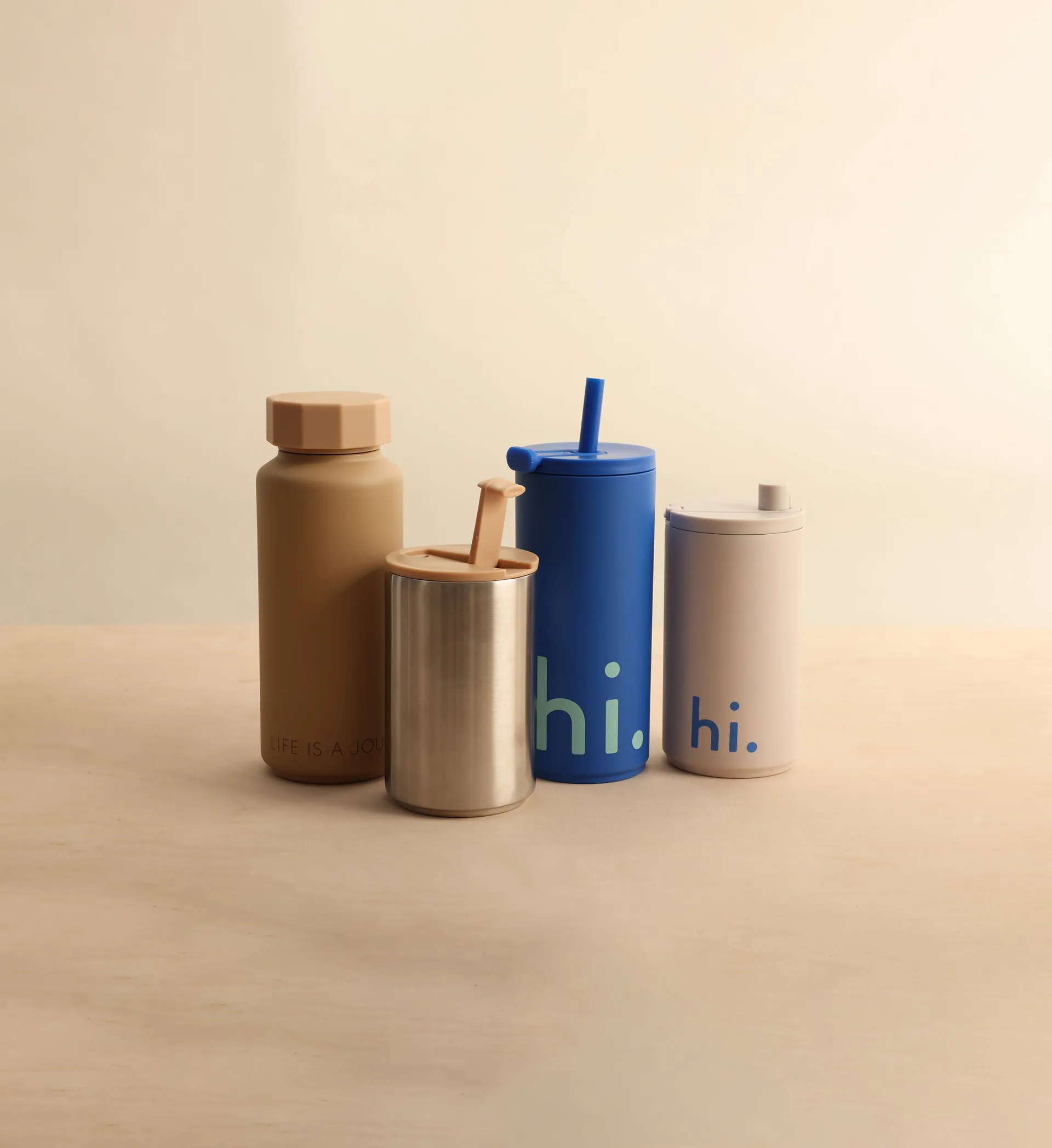 Bouteille isotherme avec pailles Travel Life 50 cl, Hi-cobalt blue Design Letters