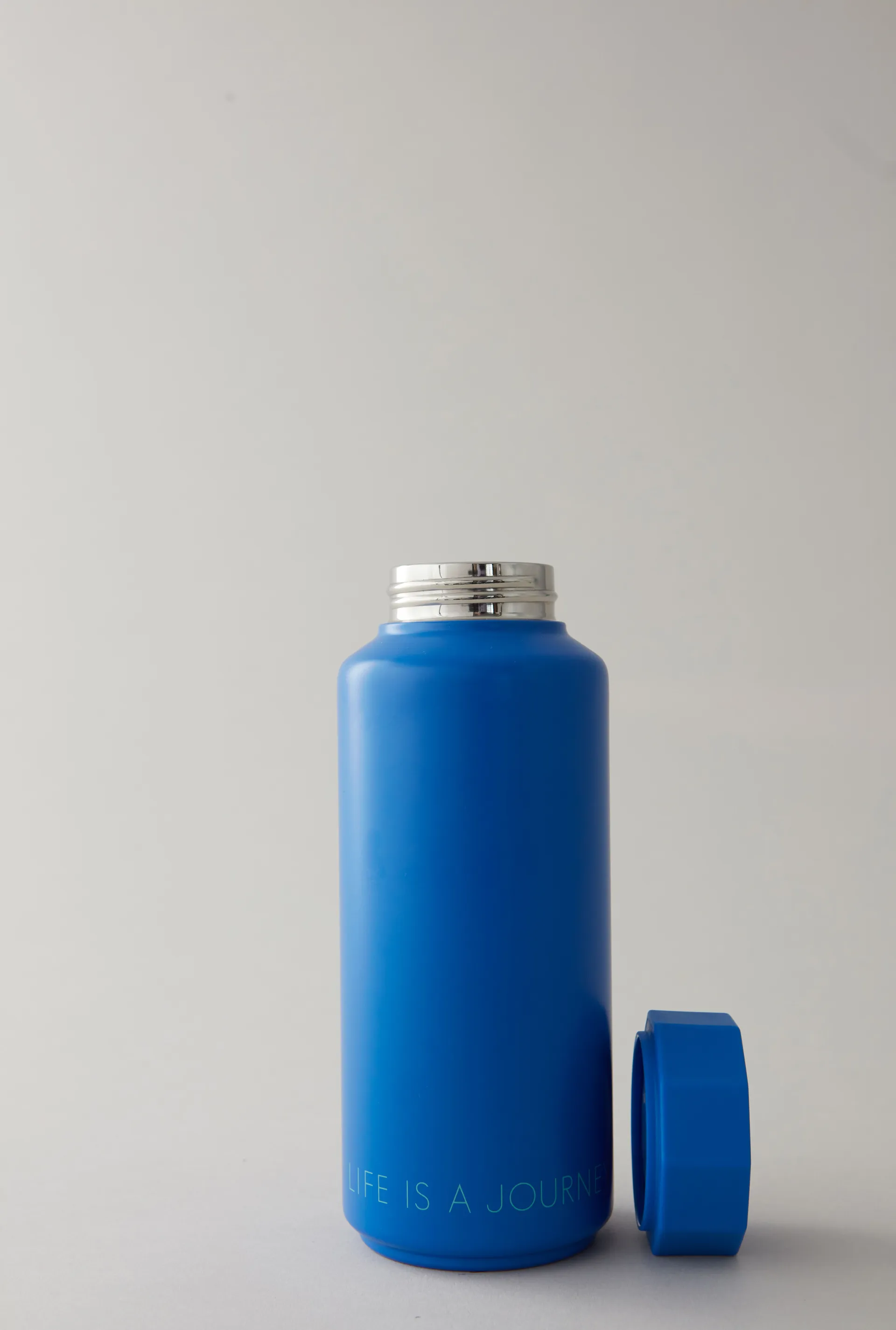 Bouteille isotherme Design Letters édition speciale, Cobalt blue Design Letters