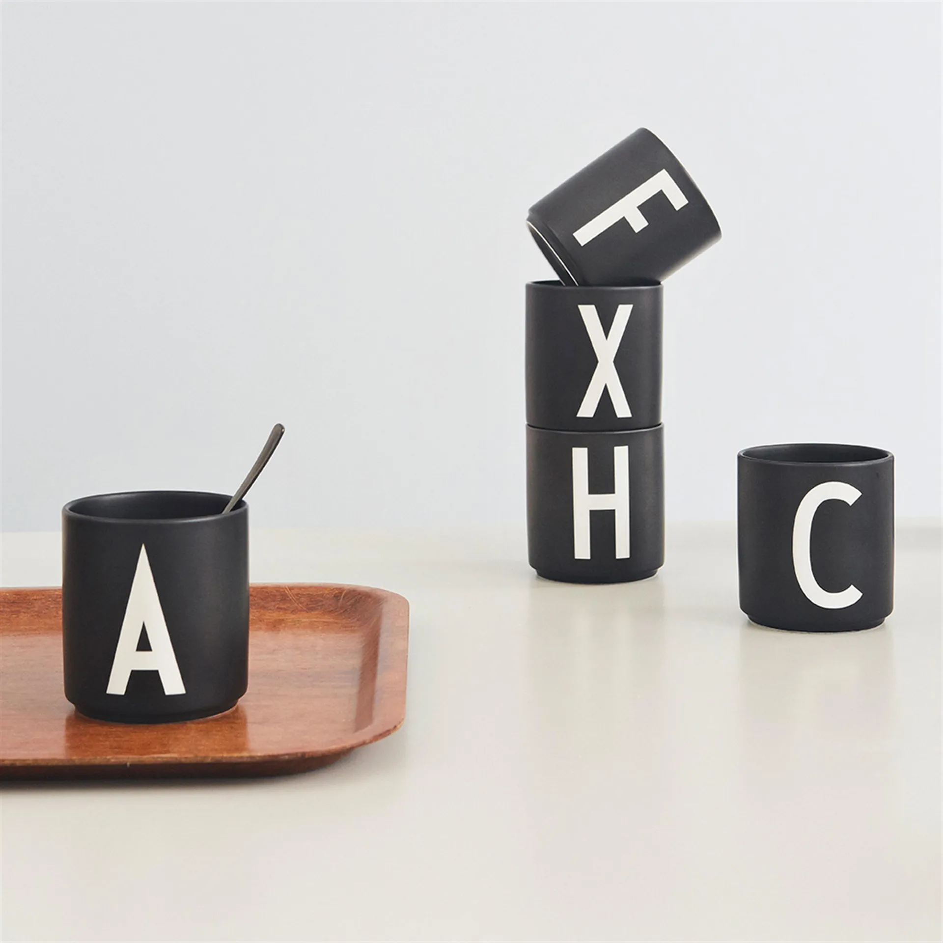 Mug Design Letters noir, E Design Letters