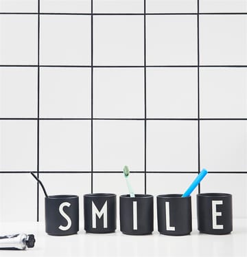 Mug Design Letters noir - O - Design Letters