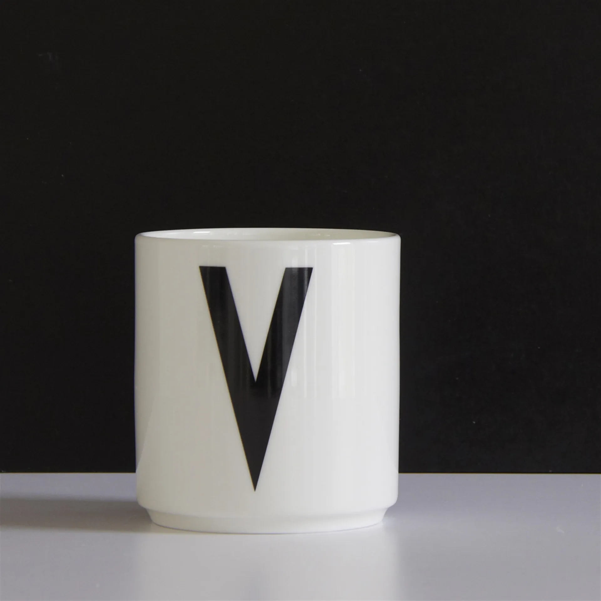 Tasse Design Letters, V Design Letters