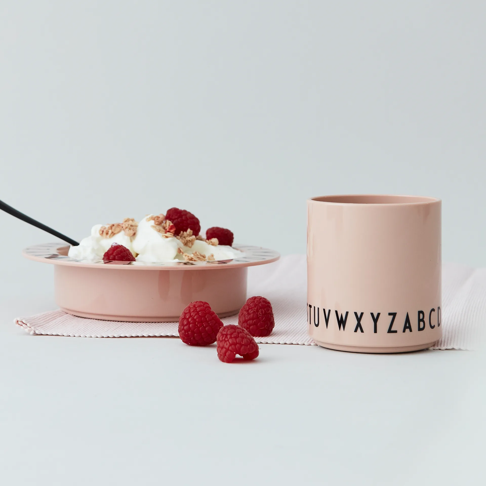 Tasse enfant Eat & Learn, Nude Design Letters