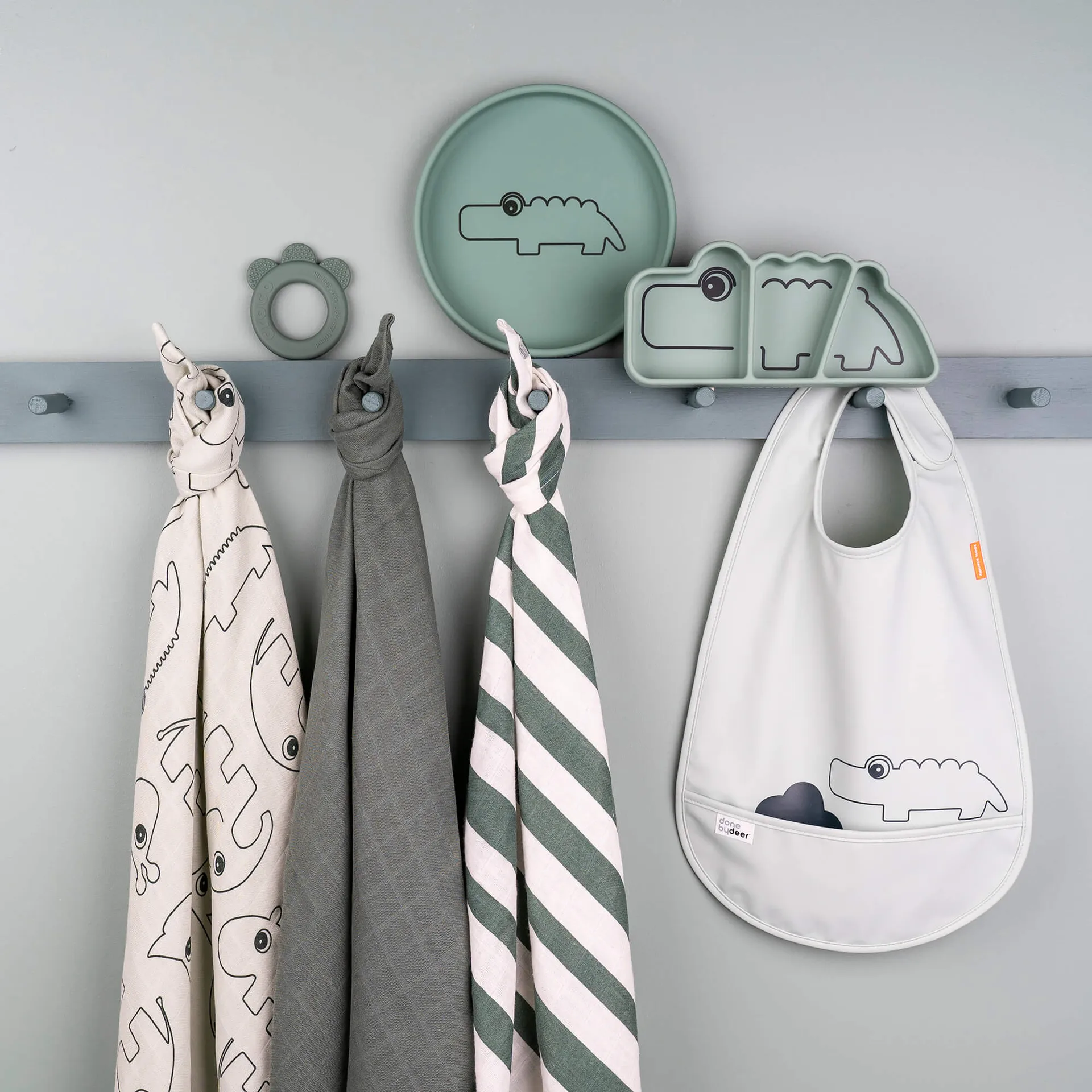 Assiette pour enfants Croco Stick&Stay 9x21 cm, Vert Done by deer