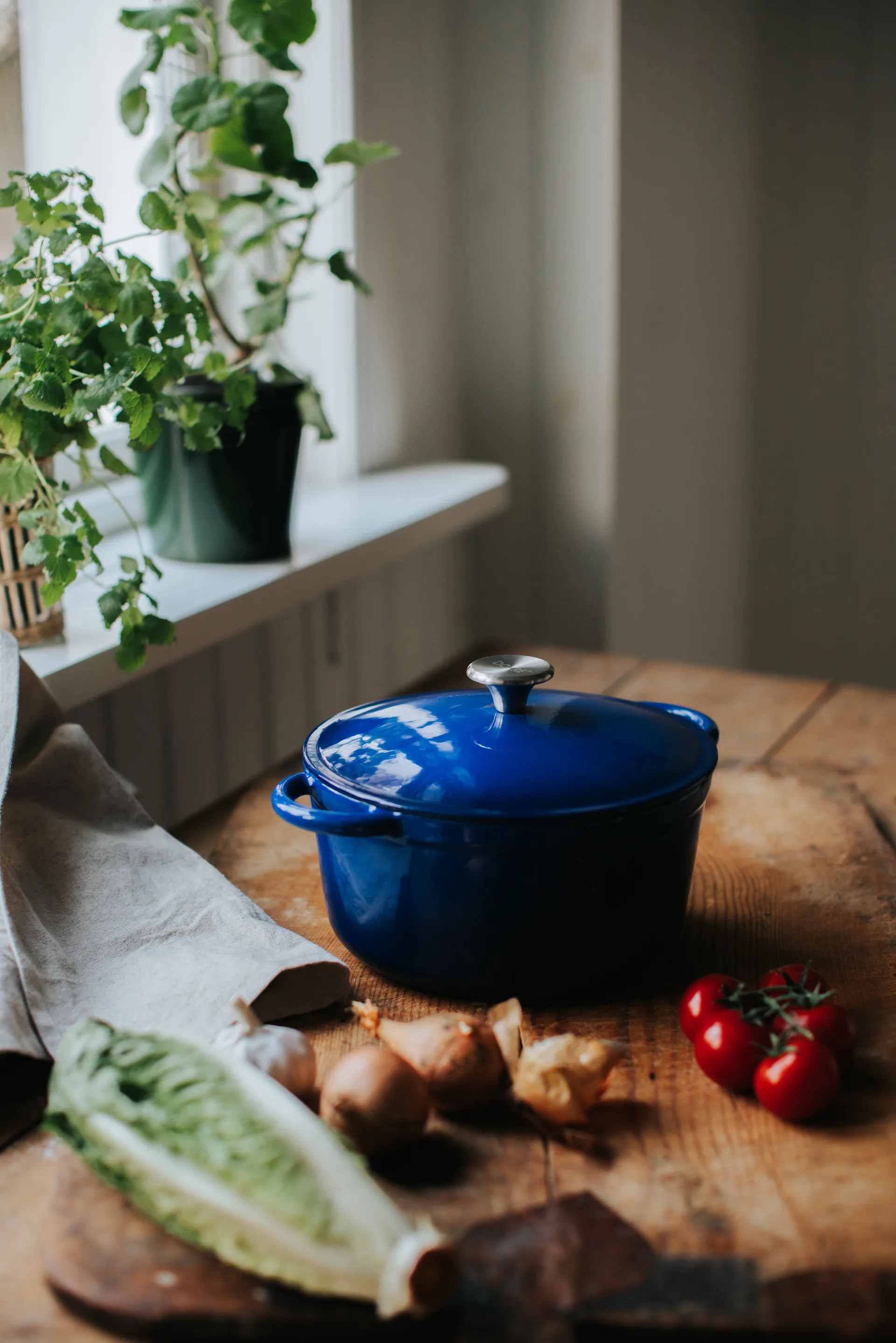 Cocotte ronde en fonte Gretl avec bouton en acier inoxydable 4 L, Bleu Dorre