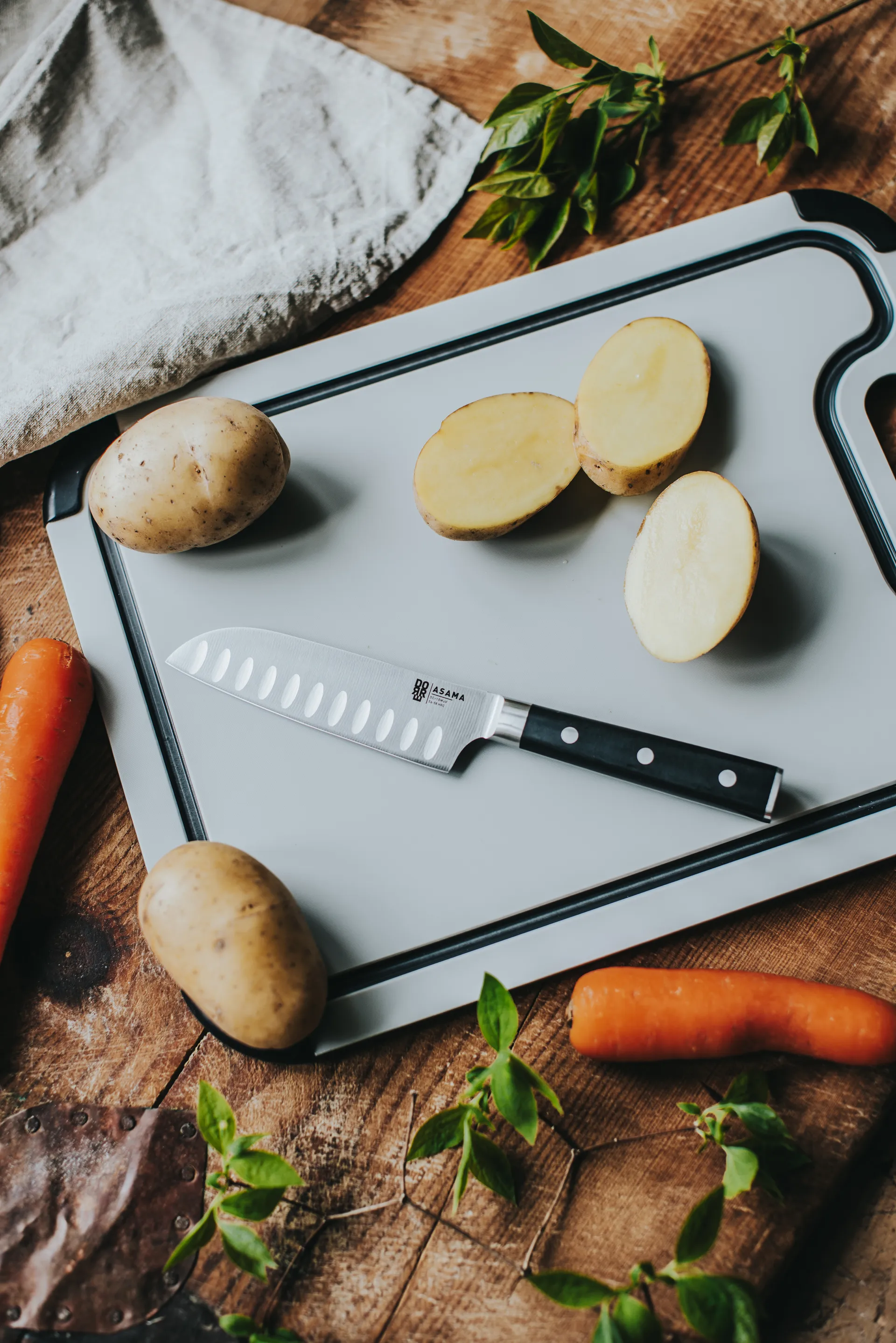 Couteau Santoku Asama 13 cm, Poignée noire Dorre