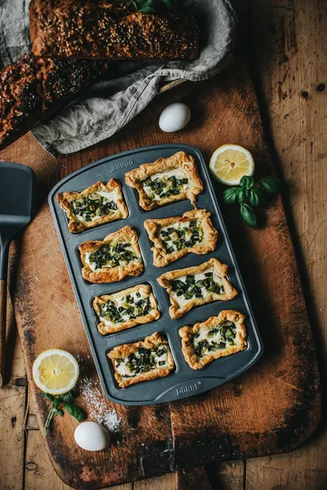 Mini moules à pain Karabo – 8 empreintes - 39,4 x 25,4 x 4 cm - Dorre