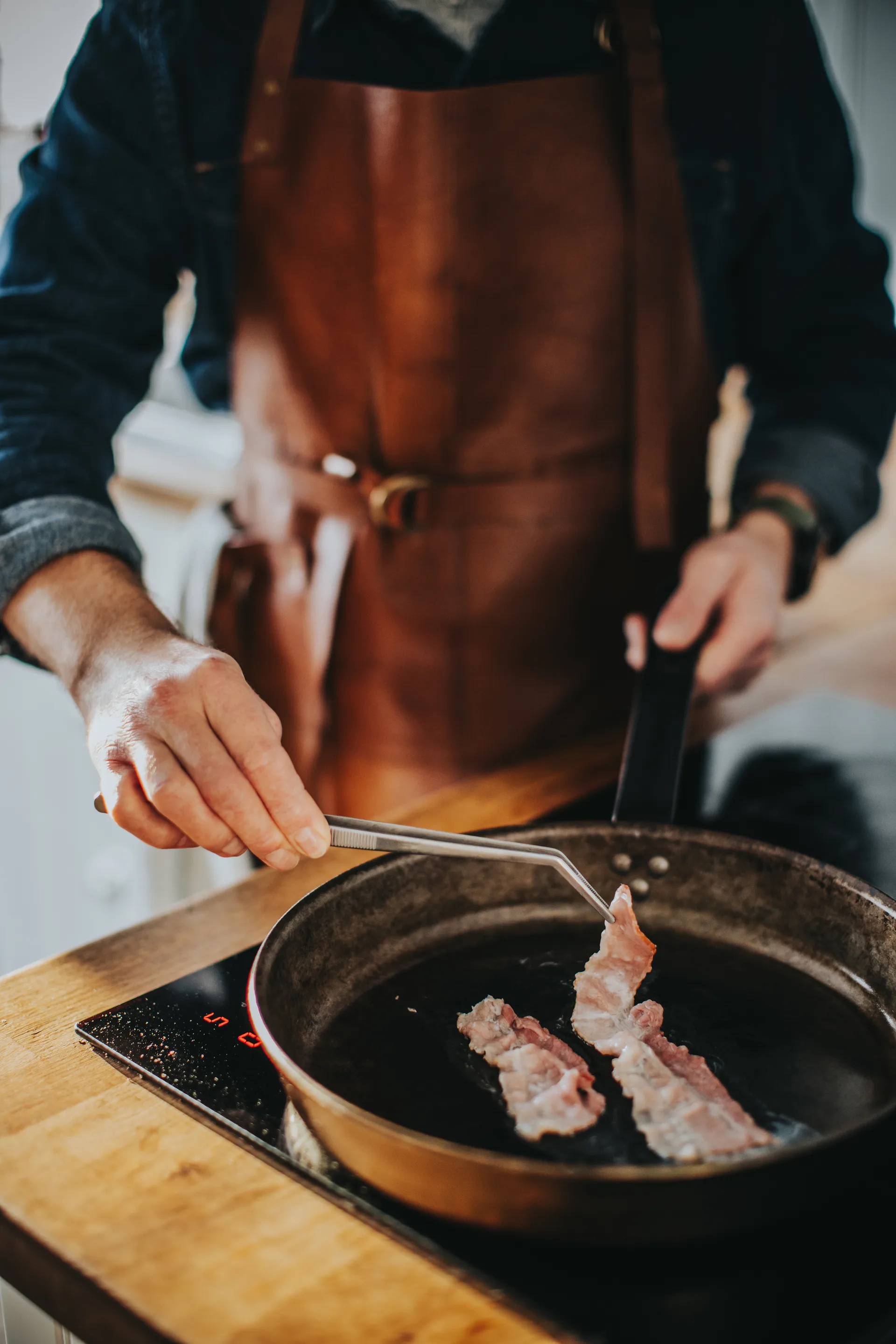 Pince alimentaire Miah pointe courbée 24x2,5 cm, Acier inoxydable Dorre