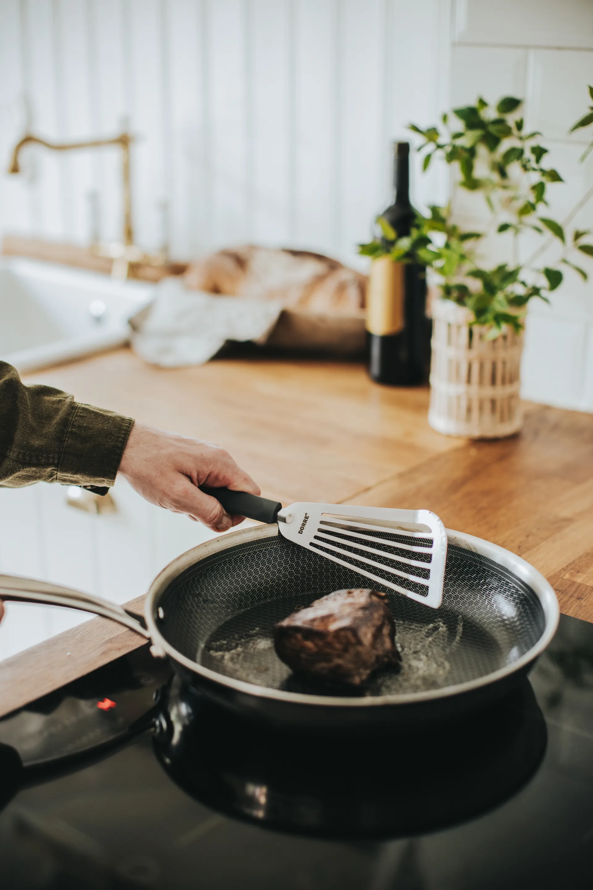 Spatule Saira 33×8,5×1,8 cm, Acier inoxydable-poignée en silicone grise Dorre