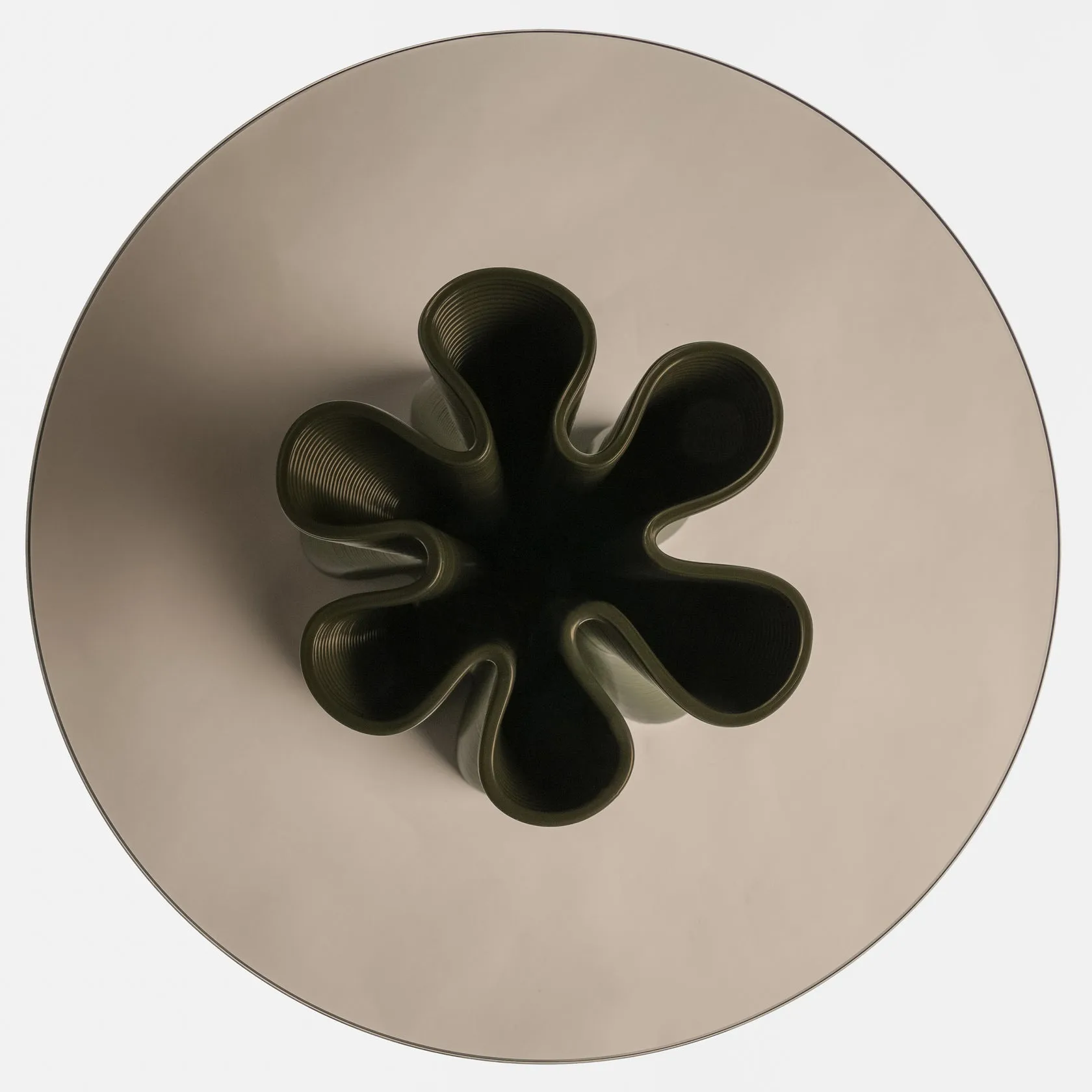 Table d'appoint Anemone Ø50 cm, Olive Ekbacken Studios
