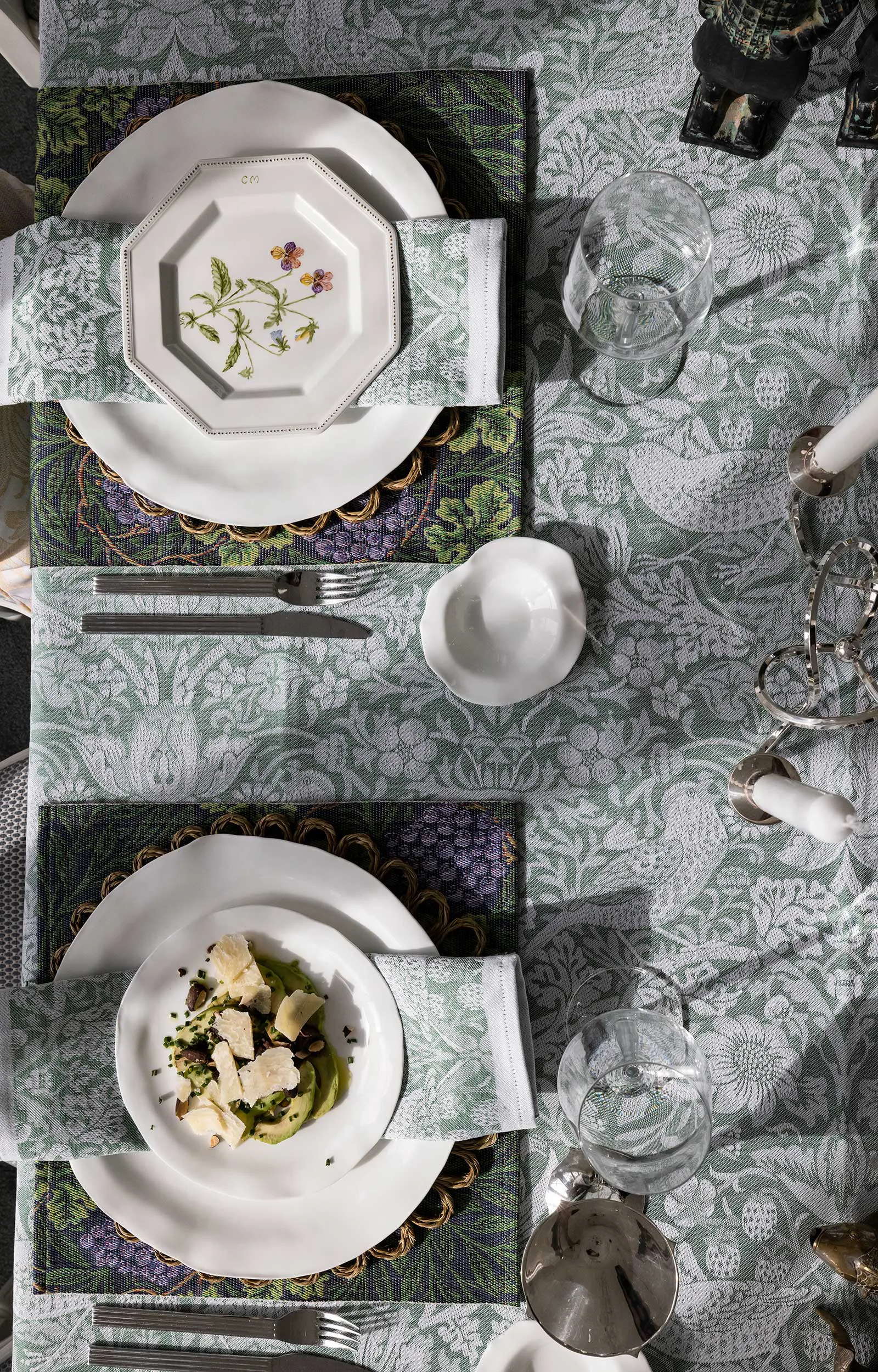 Chemin de table Strawberry Thief 50x150 cm, Vert Ekelund Linneväveri