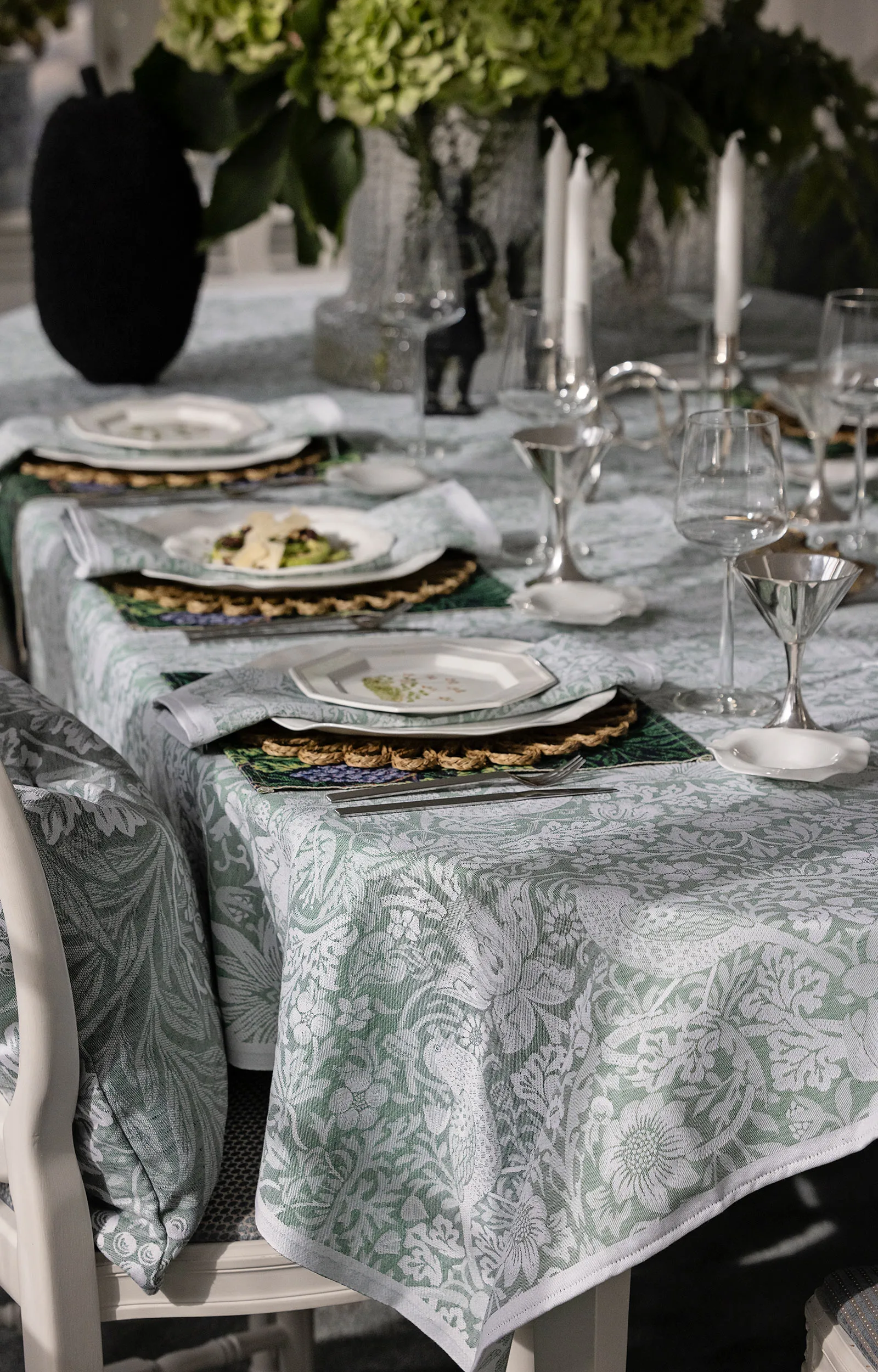 Nappe Strawberry Thief 150x300 cm, Vert Ekelund Linneväveri