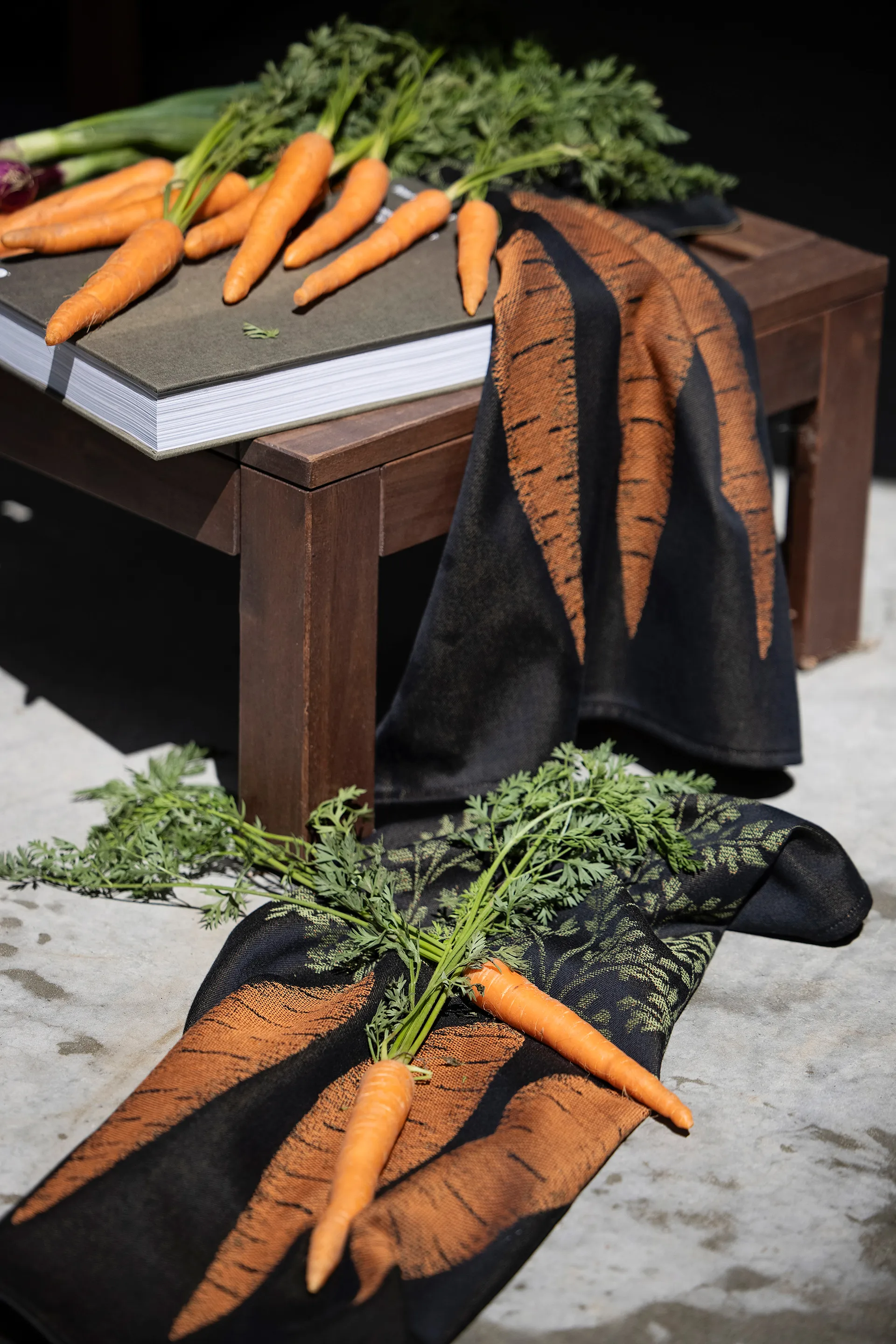 Serviette de cuisine Morot 48x70 cm, Noir-orange Ekelund Linneväveri