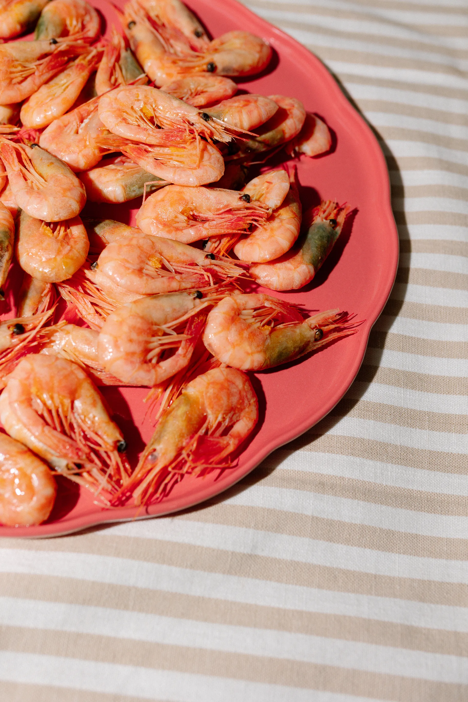 Plat de service Emile Henry Madeleine, Bubbelgum, rond Emile Henry