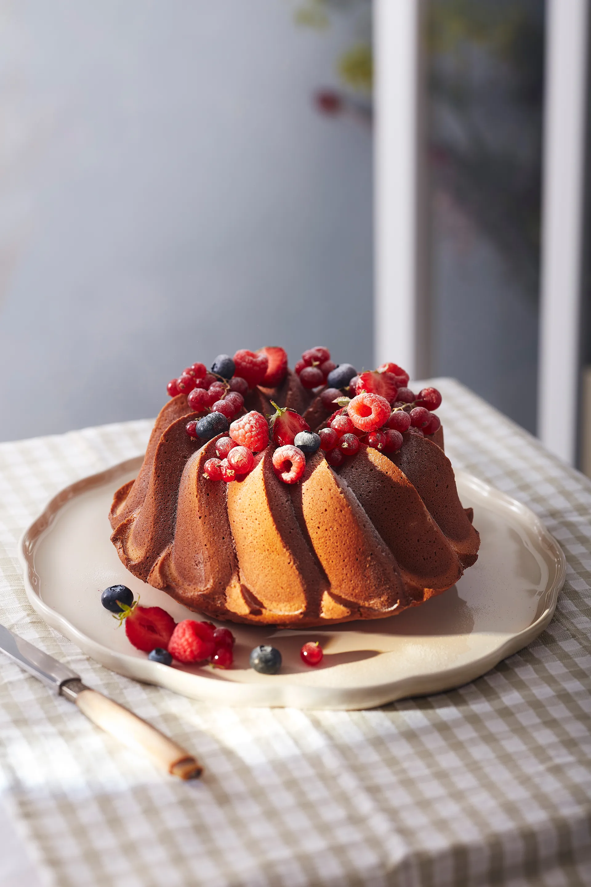 Plat de service Emile Henry Madeleine, Cream, rond Emile Henry