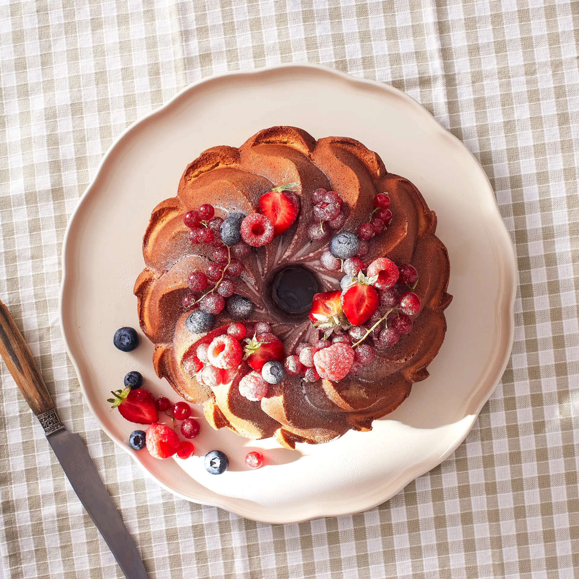 Plat de service Emile Henry Madeleine, Cream, rond Emile Henry