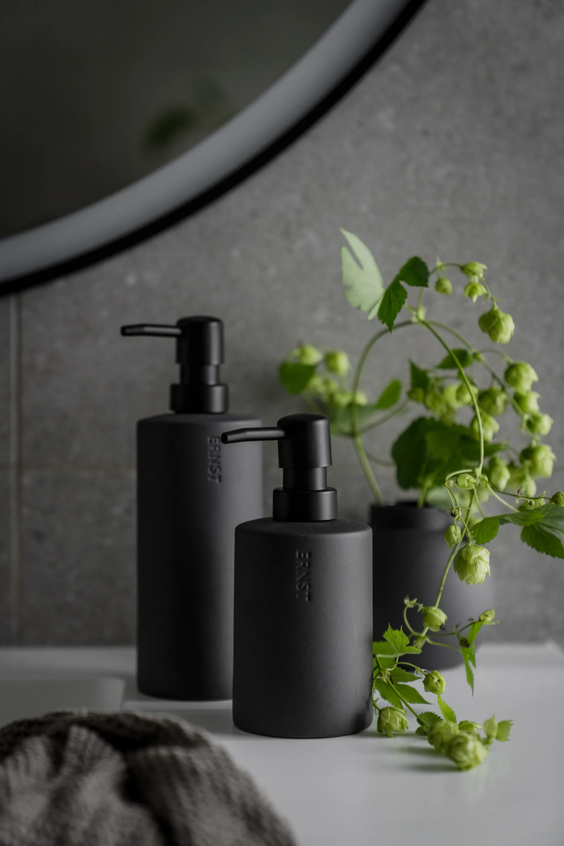 Distributeur de savon Ernst 35 cl, Gris foncé ERNST