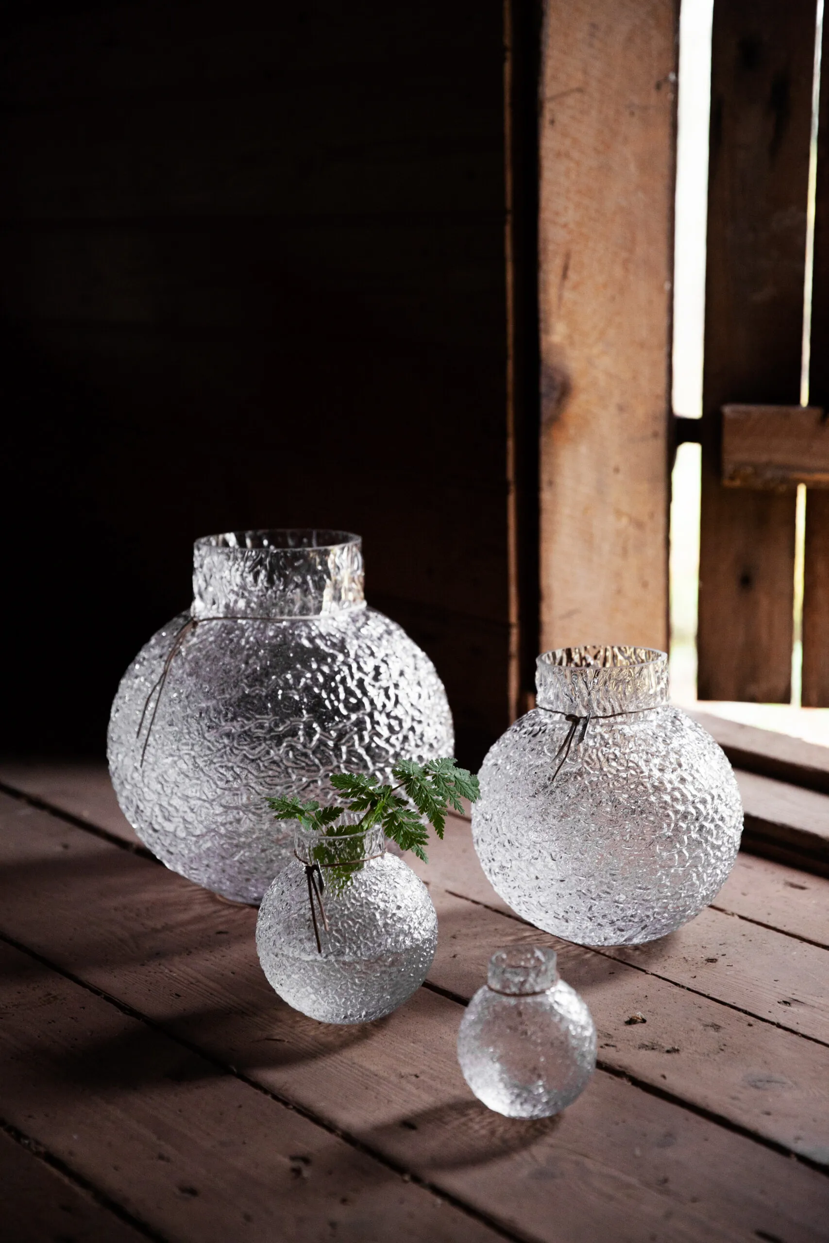 Ernst Vase en verre structuré transparent, Ø9x10 cm ERNST