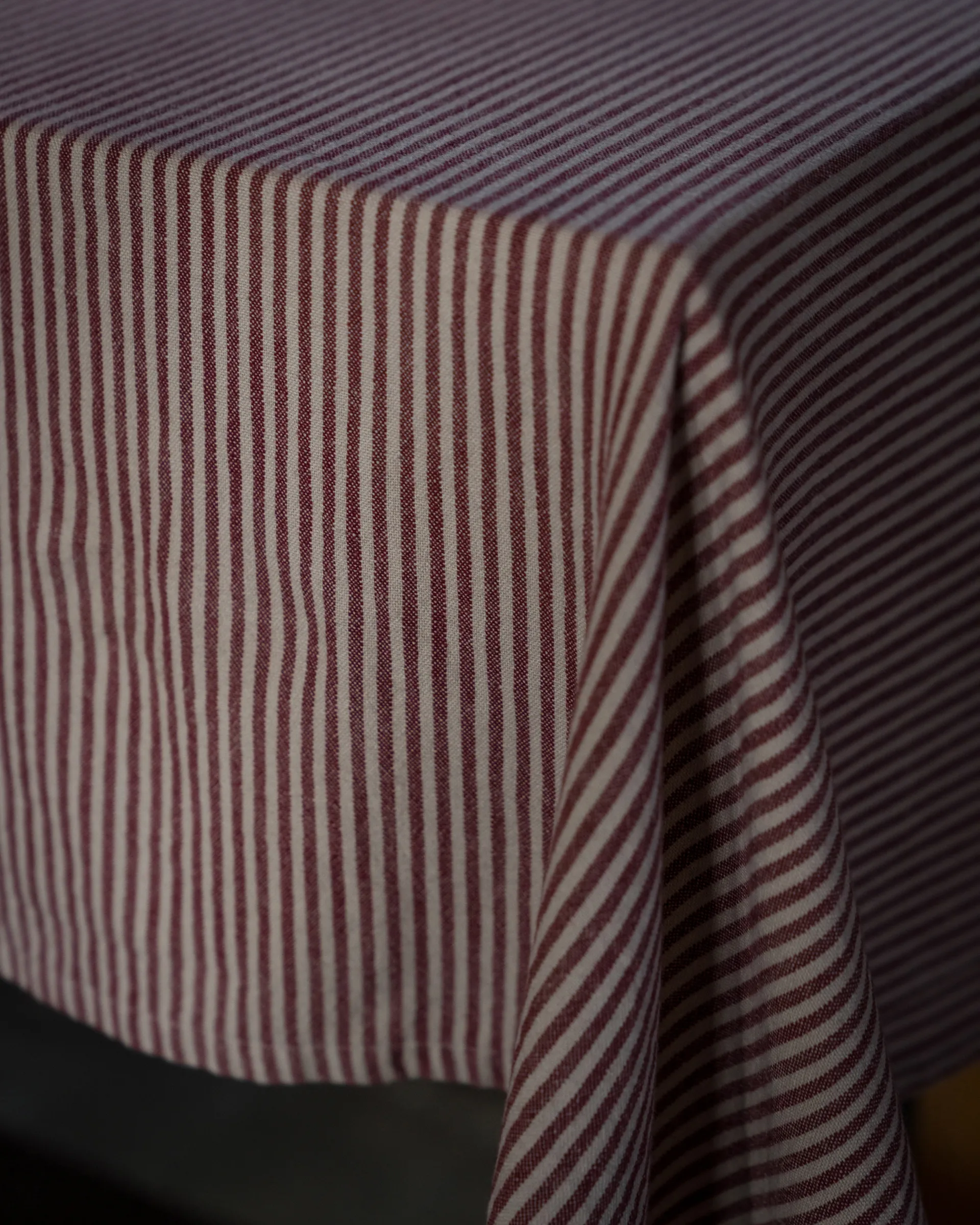 Nappe Ernst à fines rayures 145x300 cm, Rouge–beige ERNST