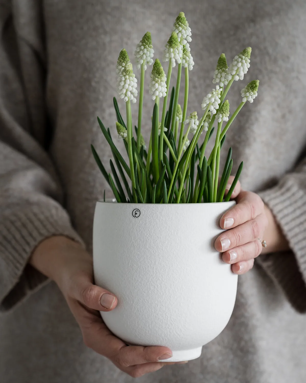 Pot Ernst sur pied blanc naturel, H15 cm Ø14 cm ERNST