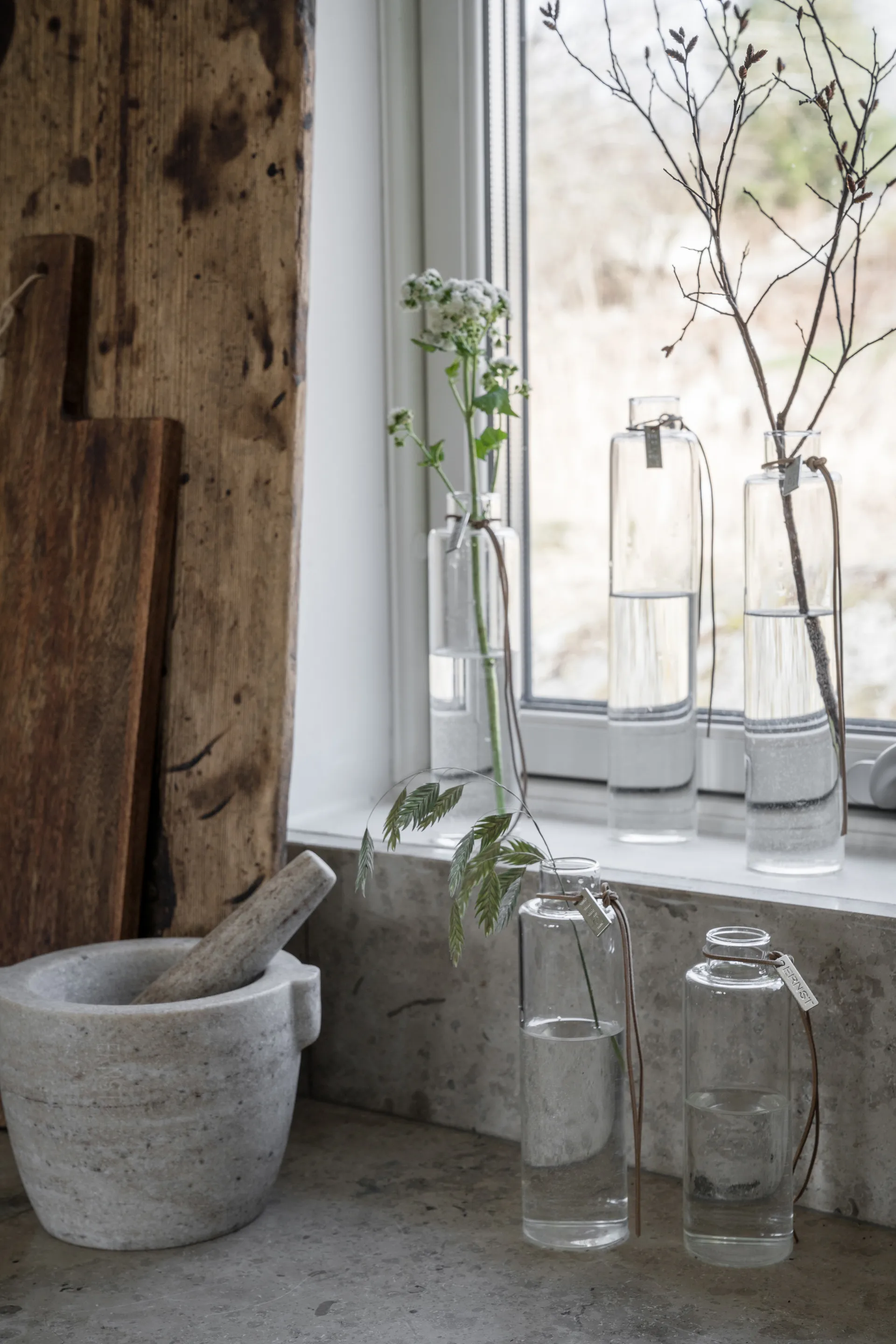 Vase en verre Ernst Ø5 cm, H 23 cm ERNST