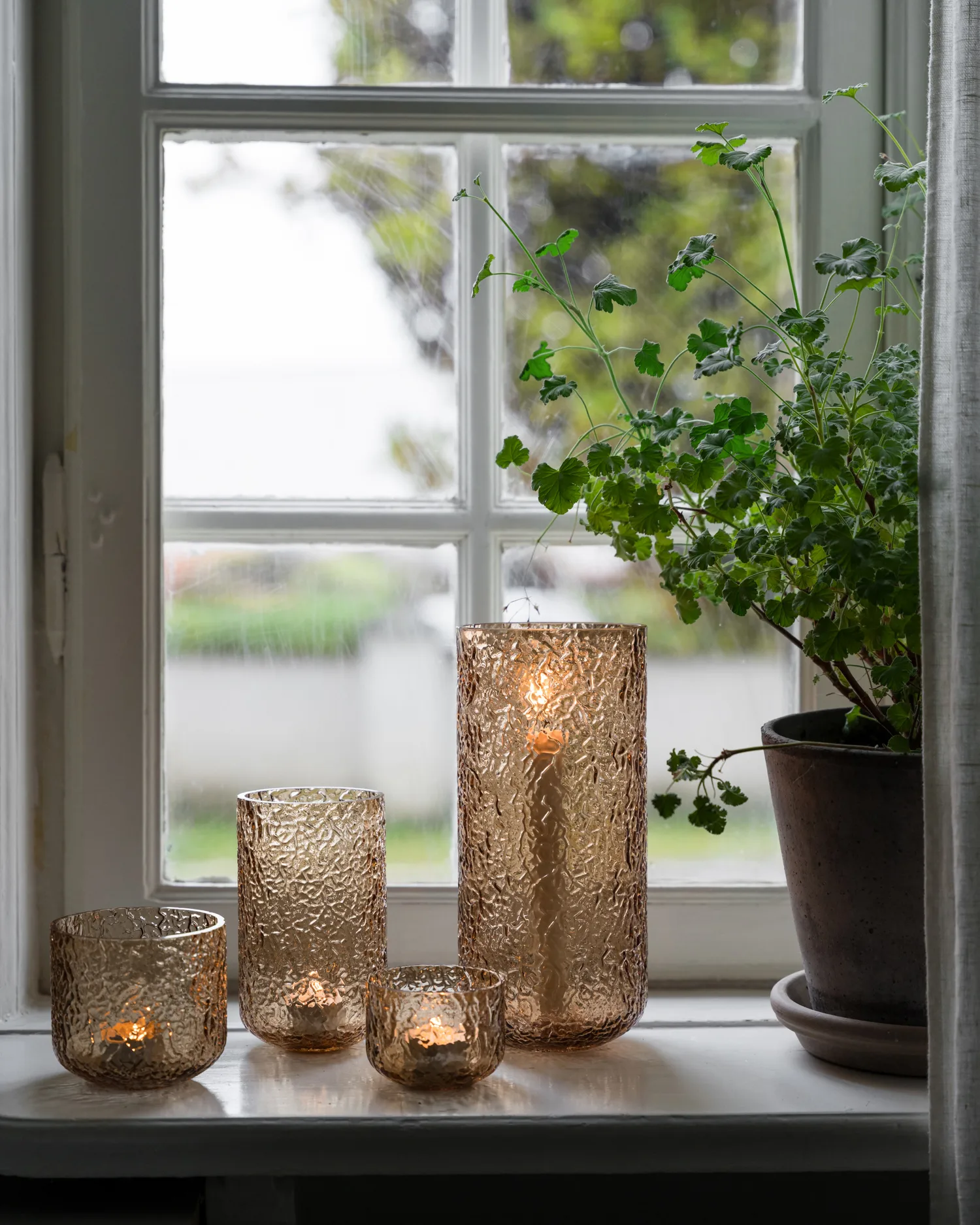 Vase/photophore à motif Ernst, Ambre, Ø9x10 cm ERNST